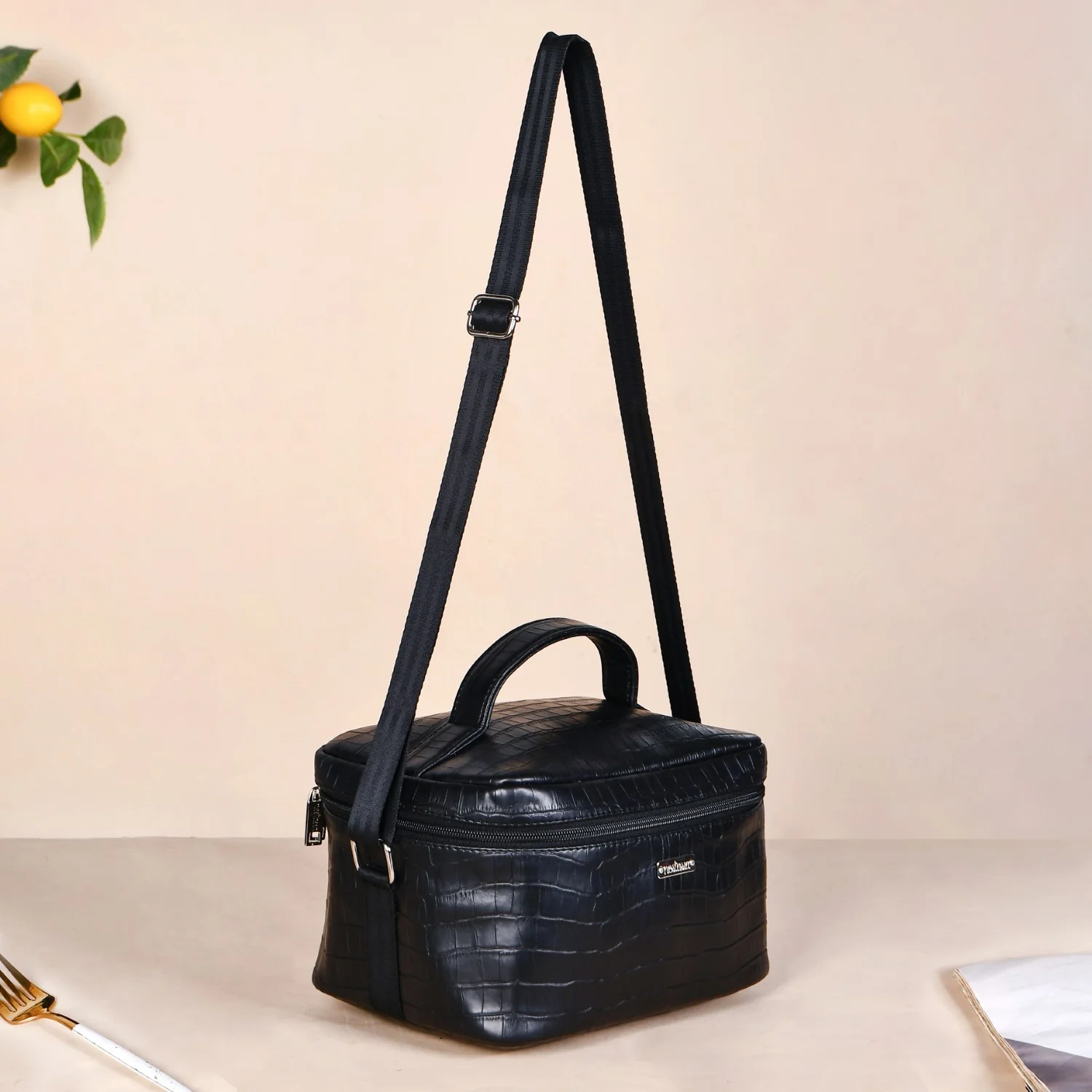 On The Go Lunch Bag Lunch Box Set In Faux Leather - Image 7