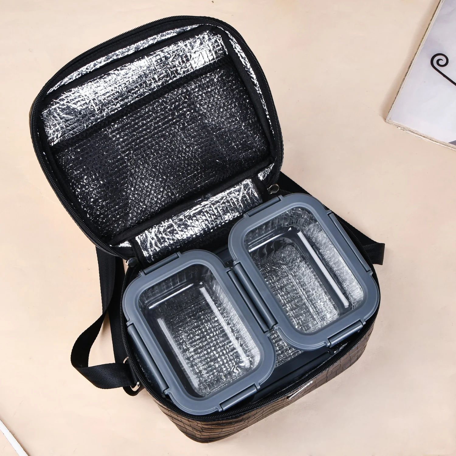 On The Go Lunch Bag Lunch Box Set In Faux Leather - Image 9
