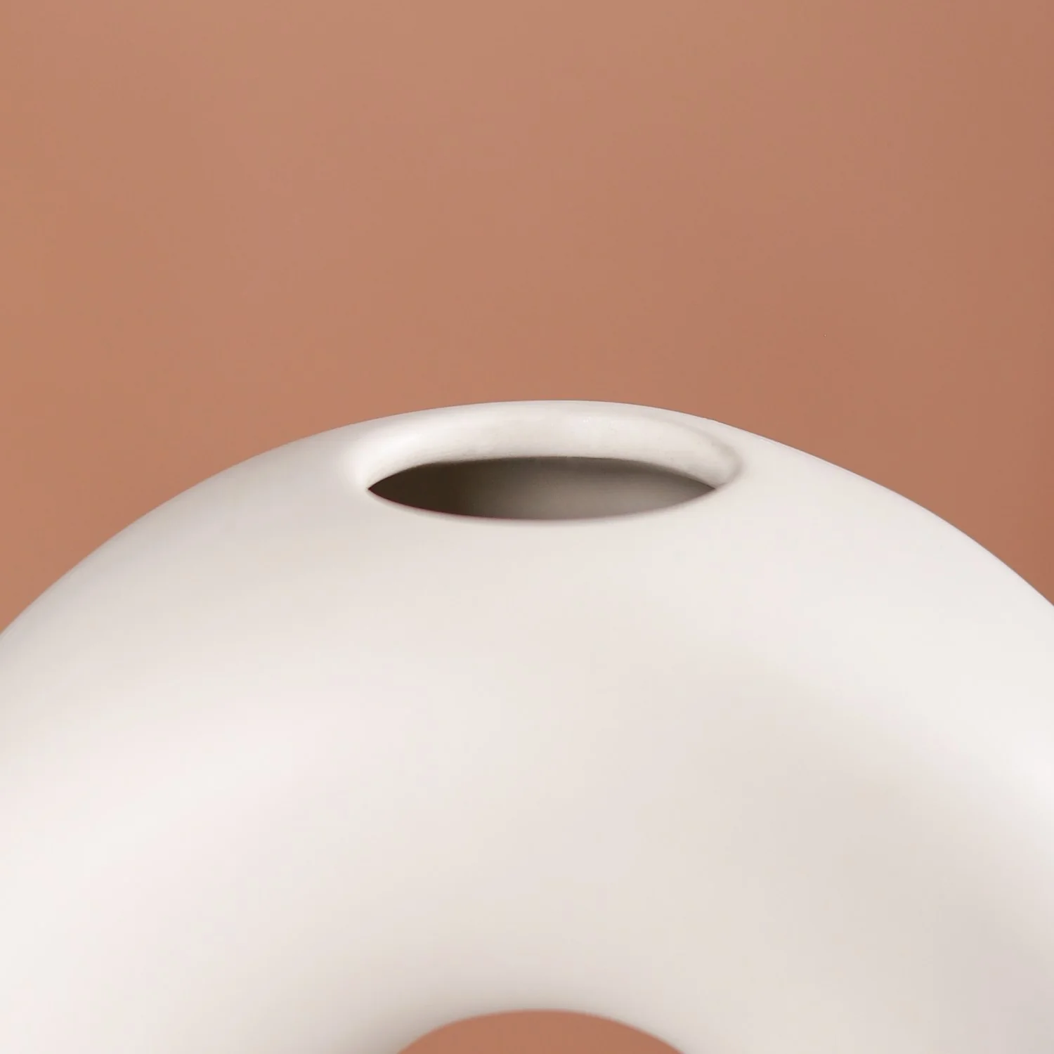 Oval Ring Vase Off White - Image 7