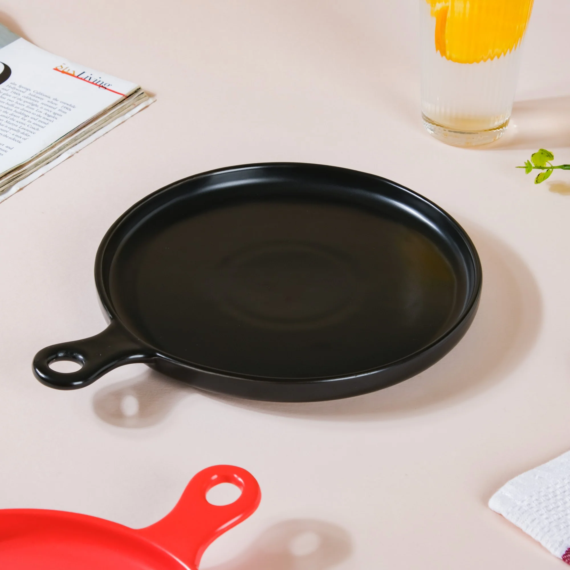 Oven Baking Plate With Handle Black 8 Inch - Image 4