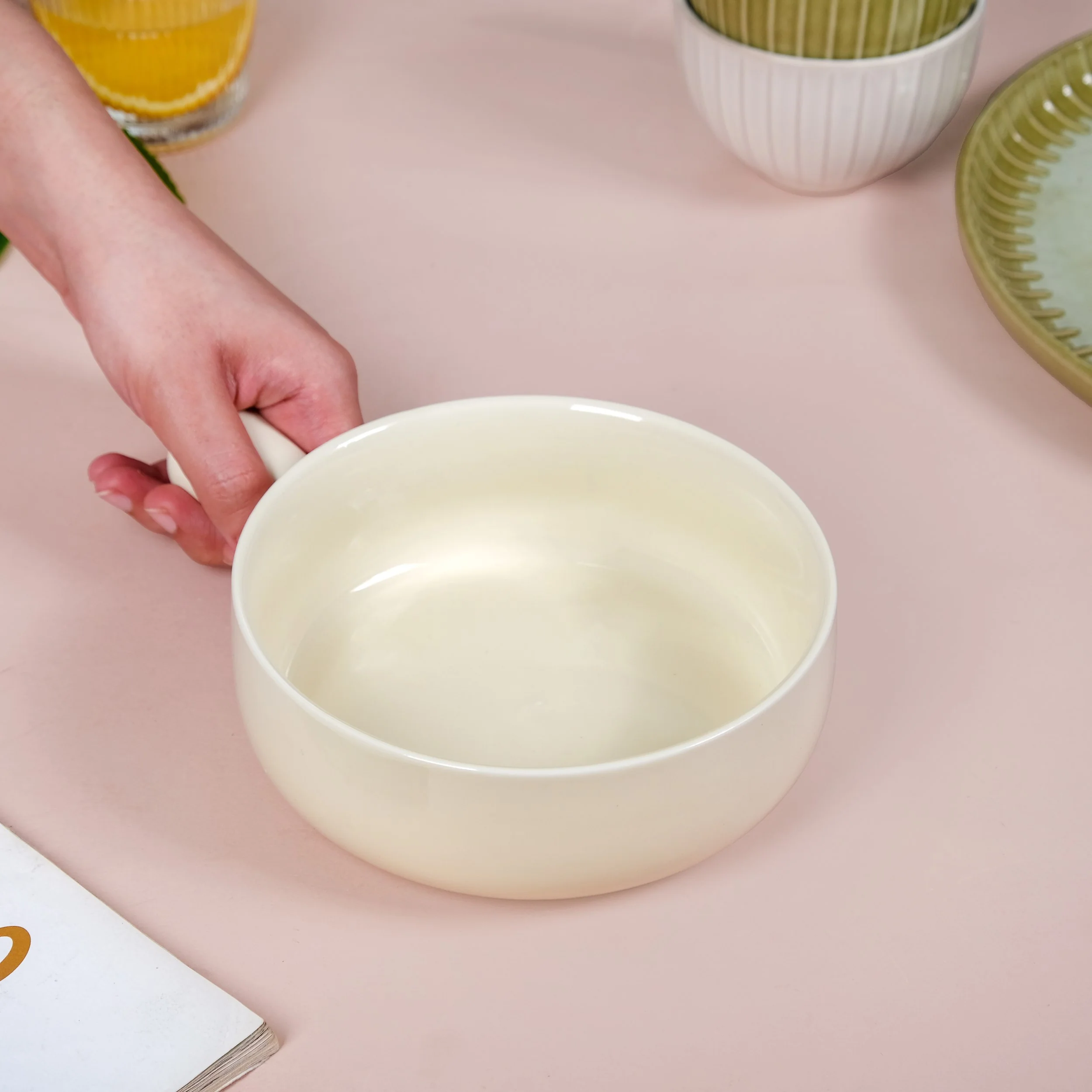 Pastel Cream Ceramic Bowl With Handle 700ml - Image 3