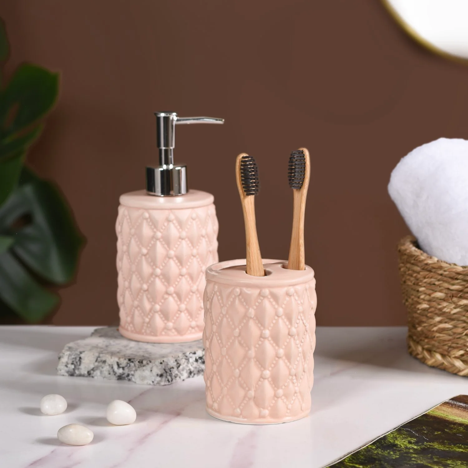 Peach Knit Design Ceramic Bathroom Accessories Set Of 3 - Image 3