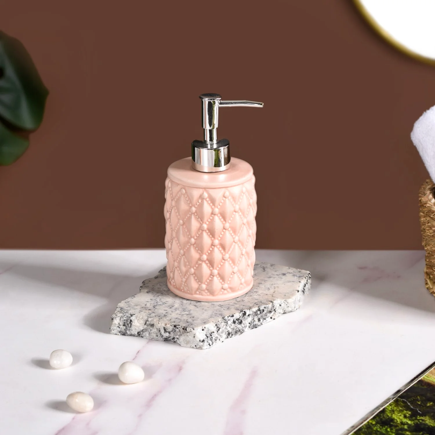Peach Knit Design Ceramic Bathroom Accessories Set Of 3 - Image 6