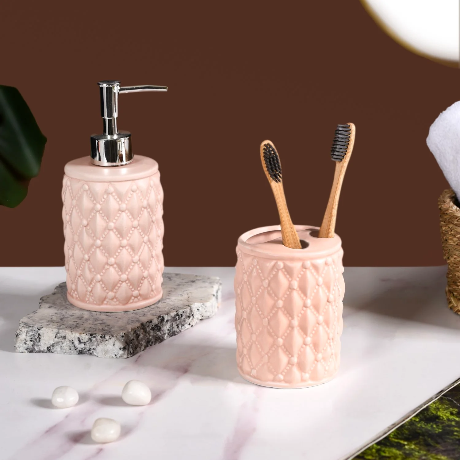 Peach Knit Design Ceramic Bathroom Accessories Set Of 3 - Image 8