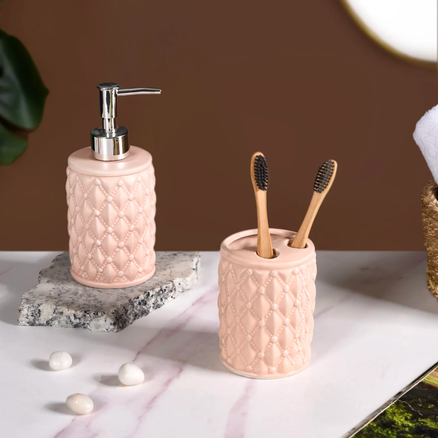 Peach Knit Design Ceramic Bathroom Accessories Set Of 3 - Image 9