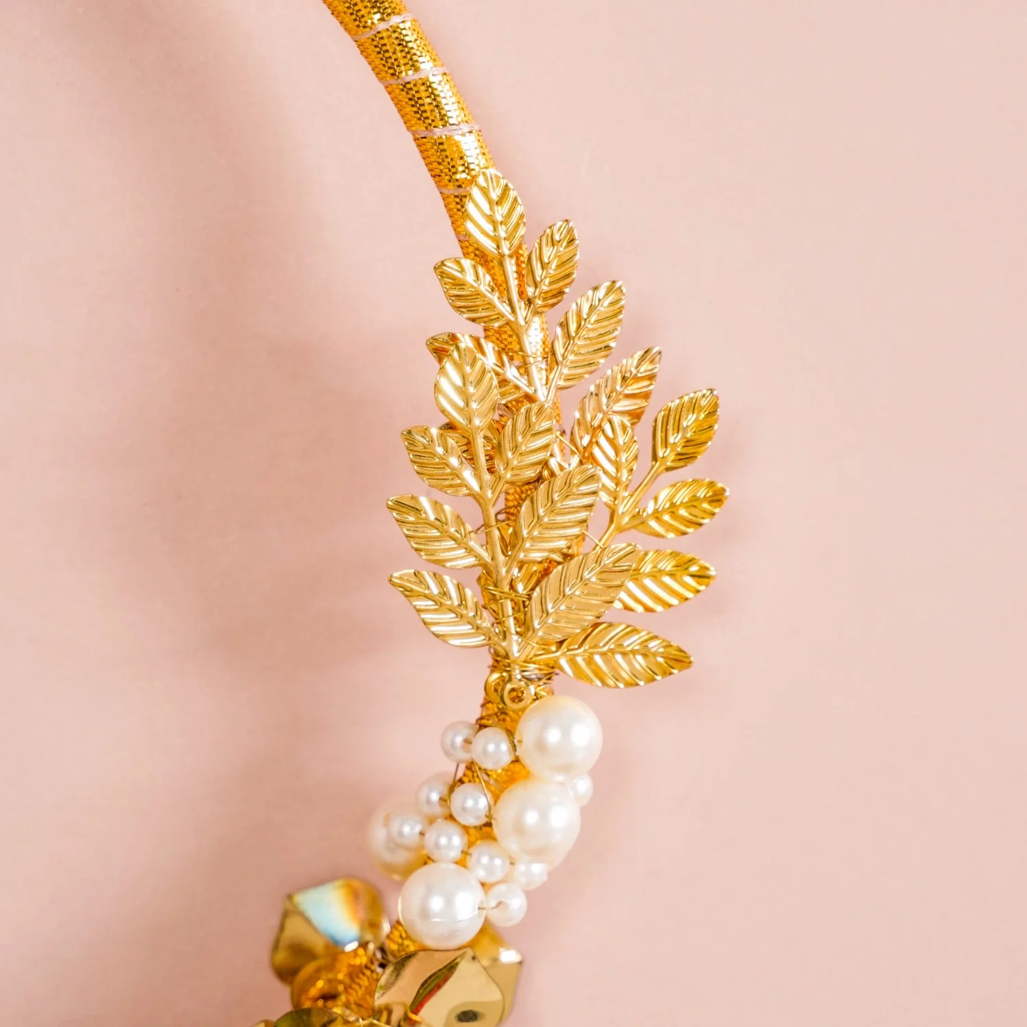 Pearl Christmas Wreath Wall Decor Gold 8 Inch - Image 3