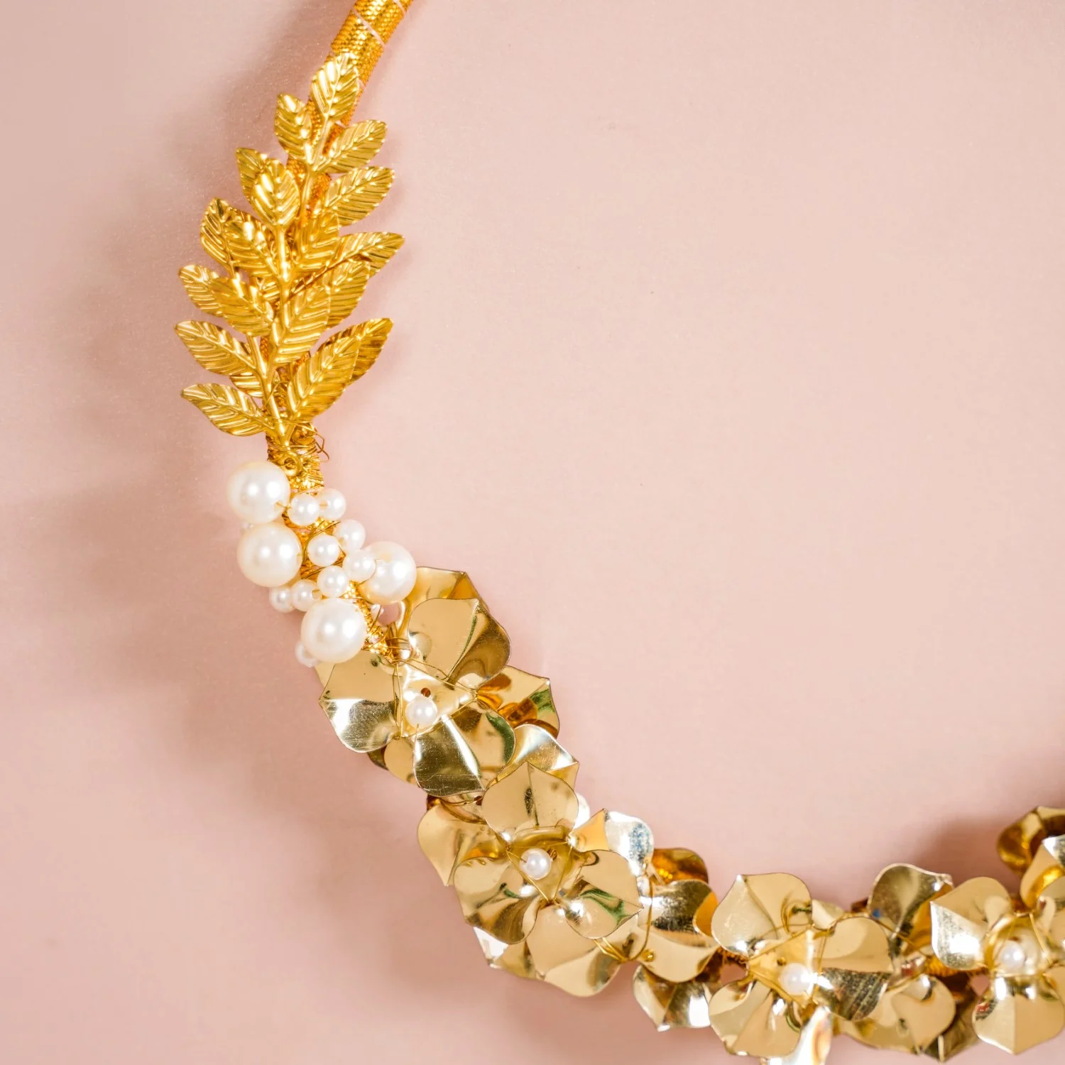 Pearl Christmas Wreath Wall Decor Gold 8 Inch - Image 9