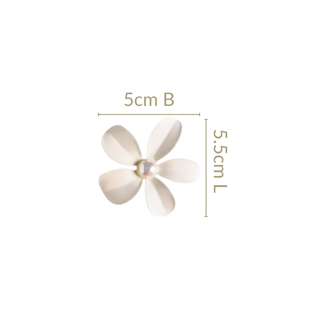 Pearl Crape Jasmine Earrings White - Image 3