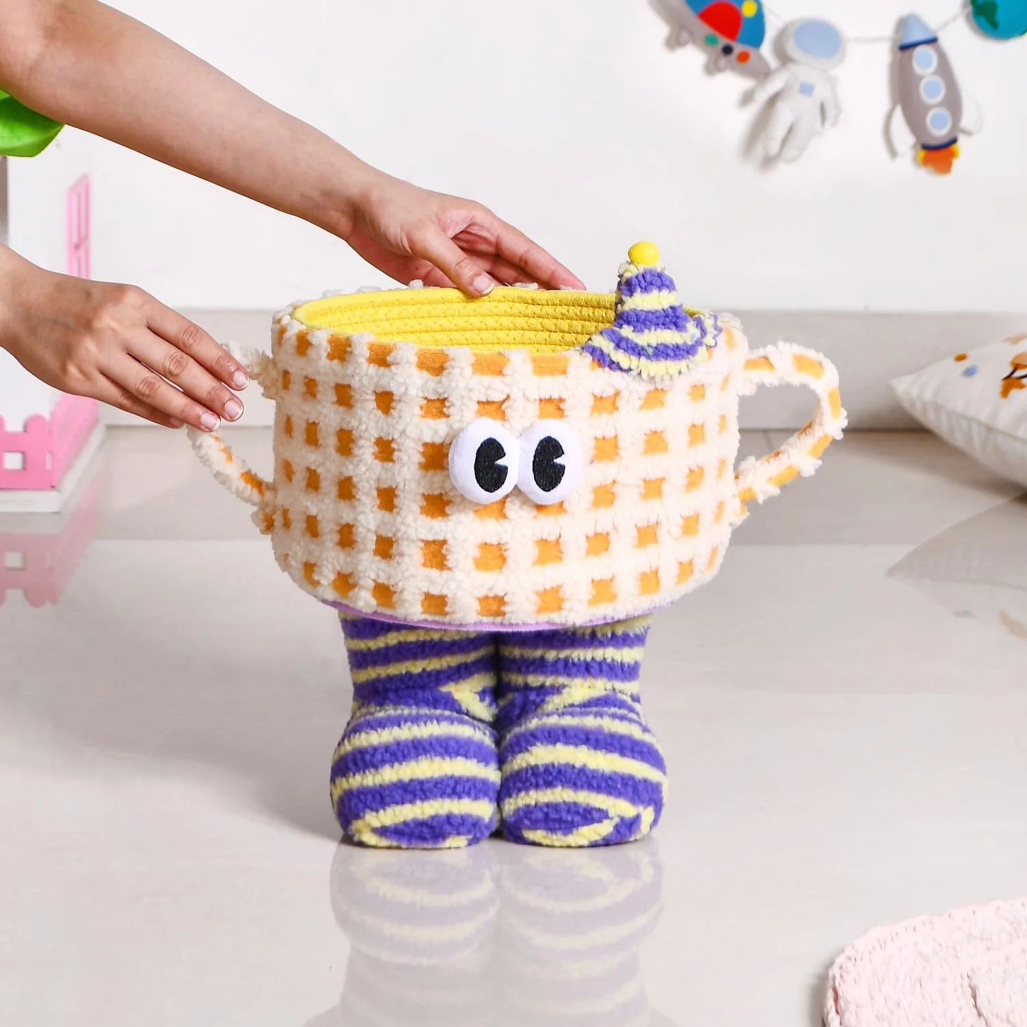Peek-a-Boo Plush Buddy Storage Basket - Image 3