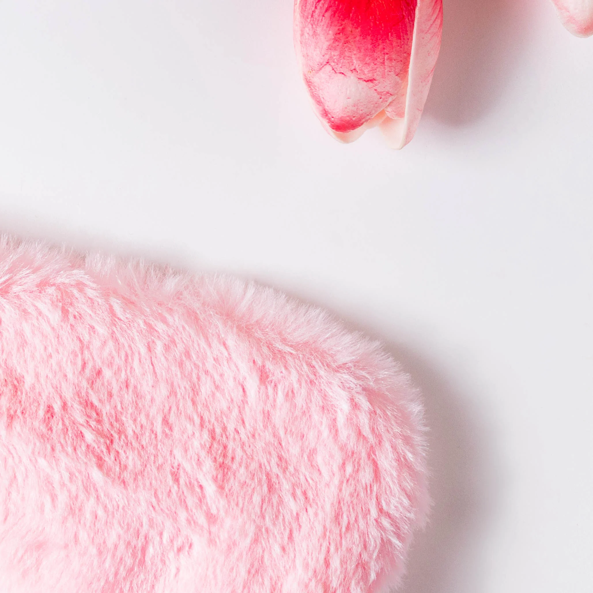 Plushy Pink Sleep Mask With Coolant Gel - Image 7