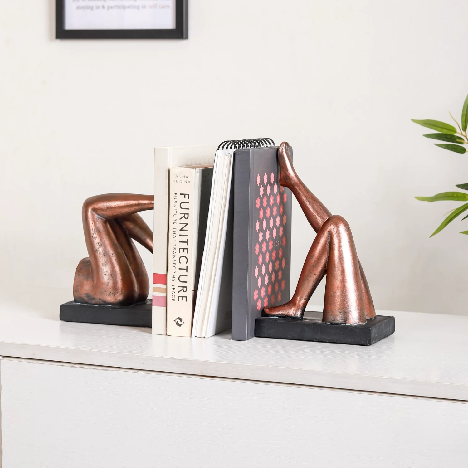 Pop Culture Retro Upturned Legs Bookends - Image 3