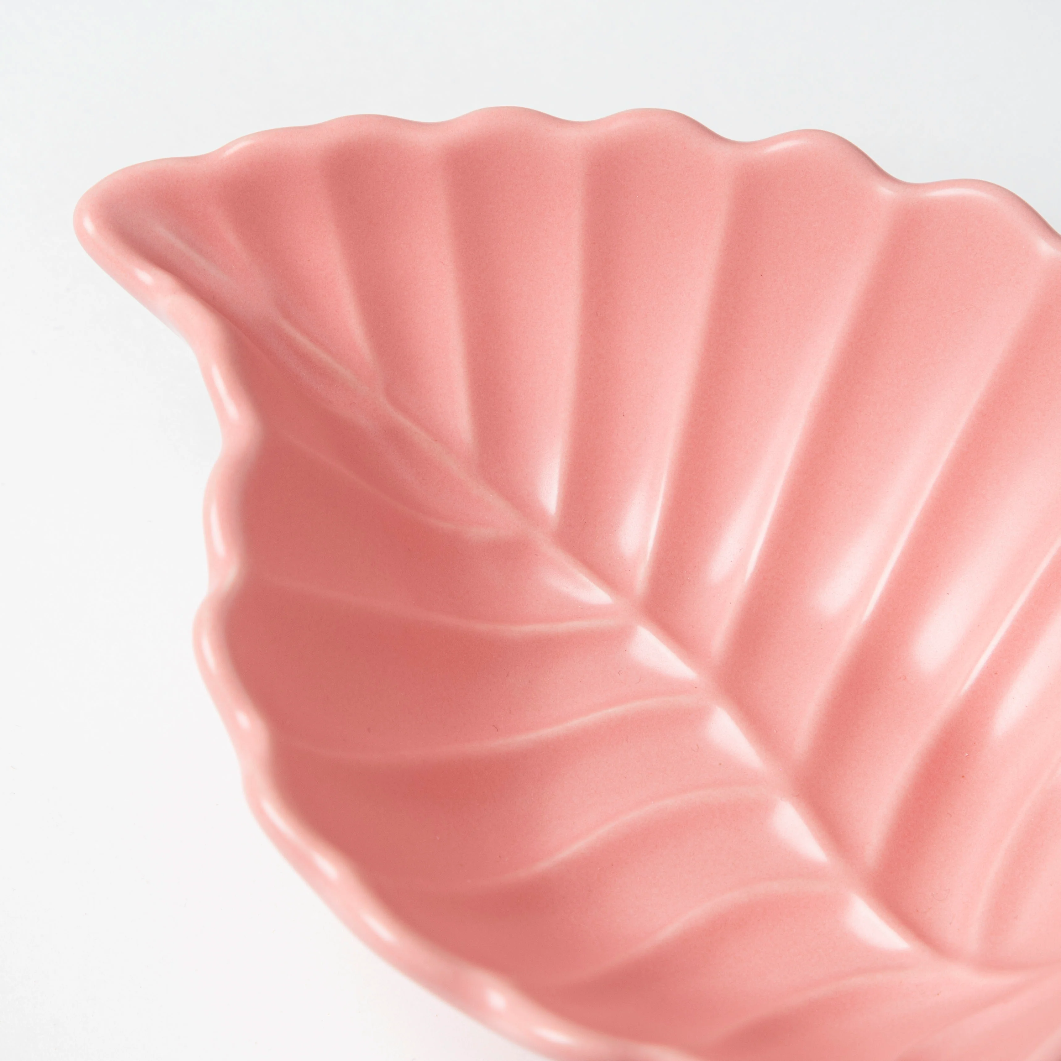Pretty Pink Leaf Snack Bowl 6 Inch 200 ml - Image 4