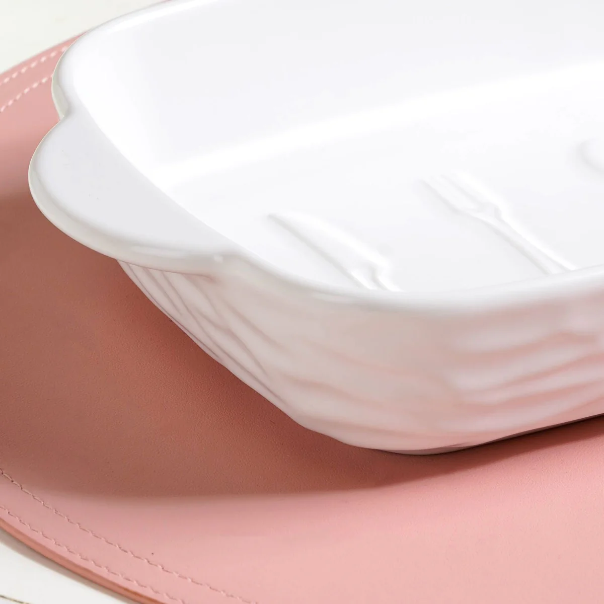 Rectangular Ceramic Baking Dish With Handle White 650 ml - Image 6