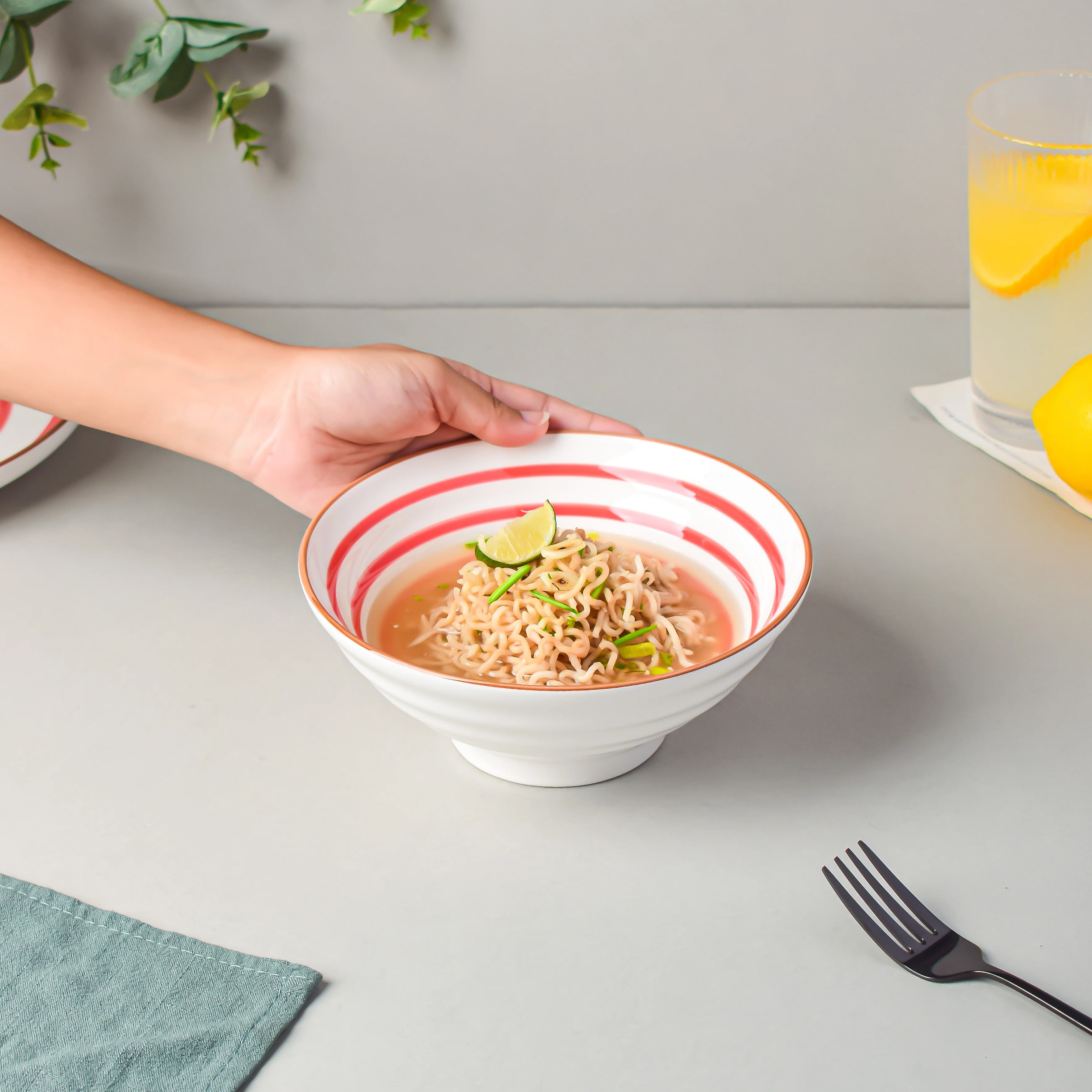 Red Illusion Ramen Bowl 550 ml - Image 2