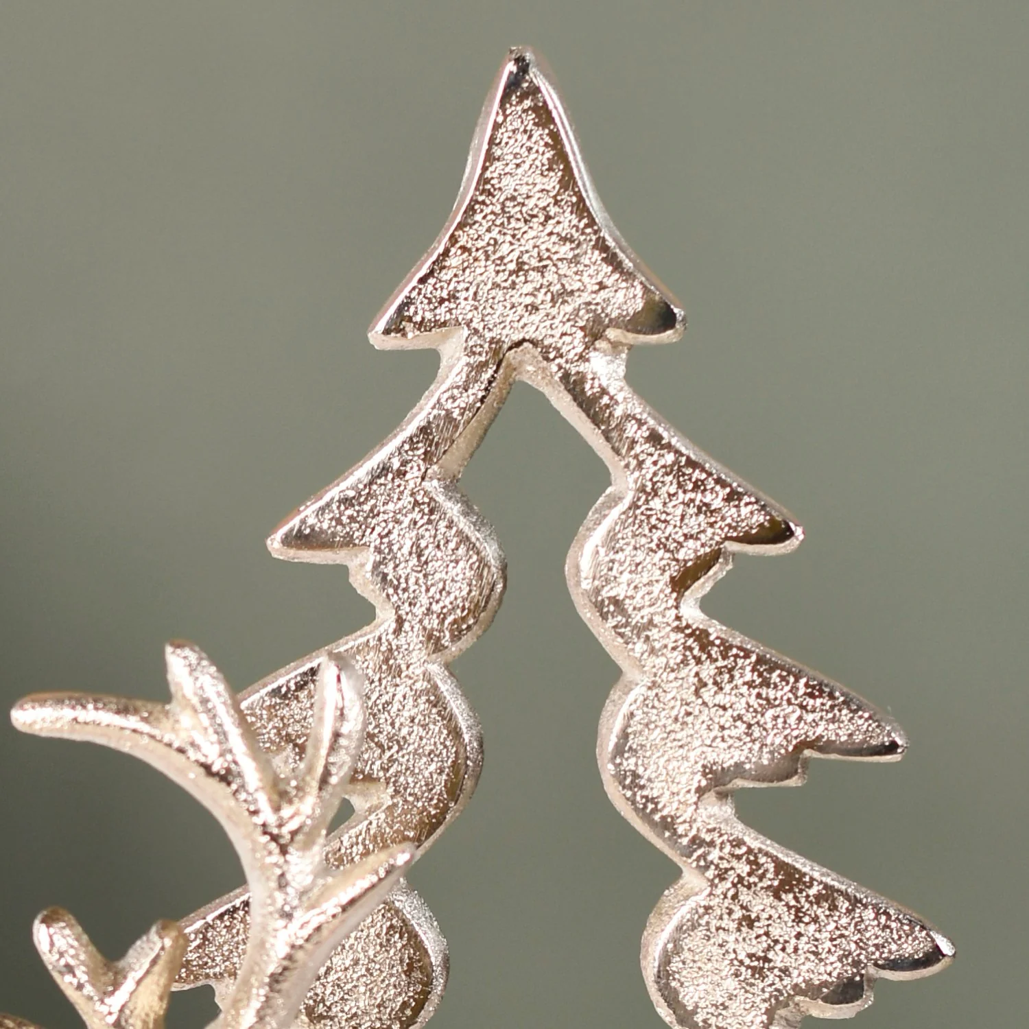 Reindeer By The Noel Tree Metal Decor - Image 6