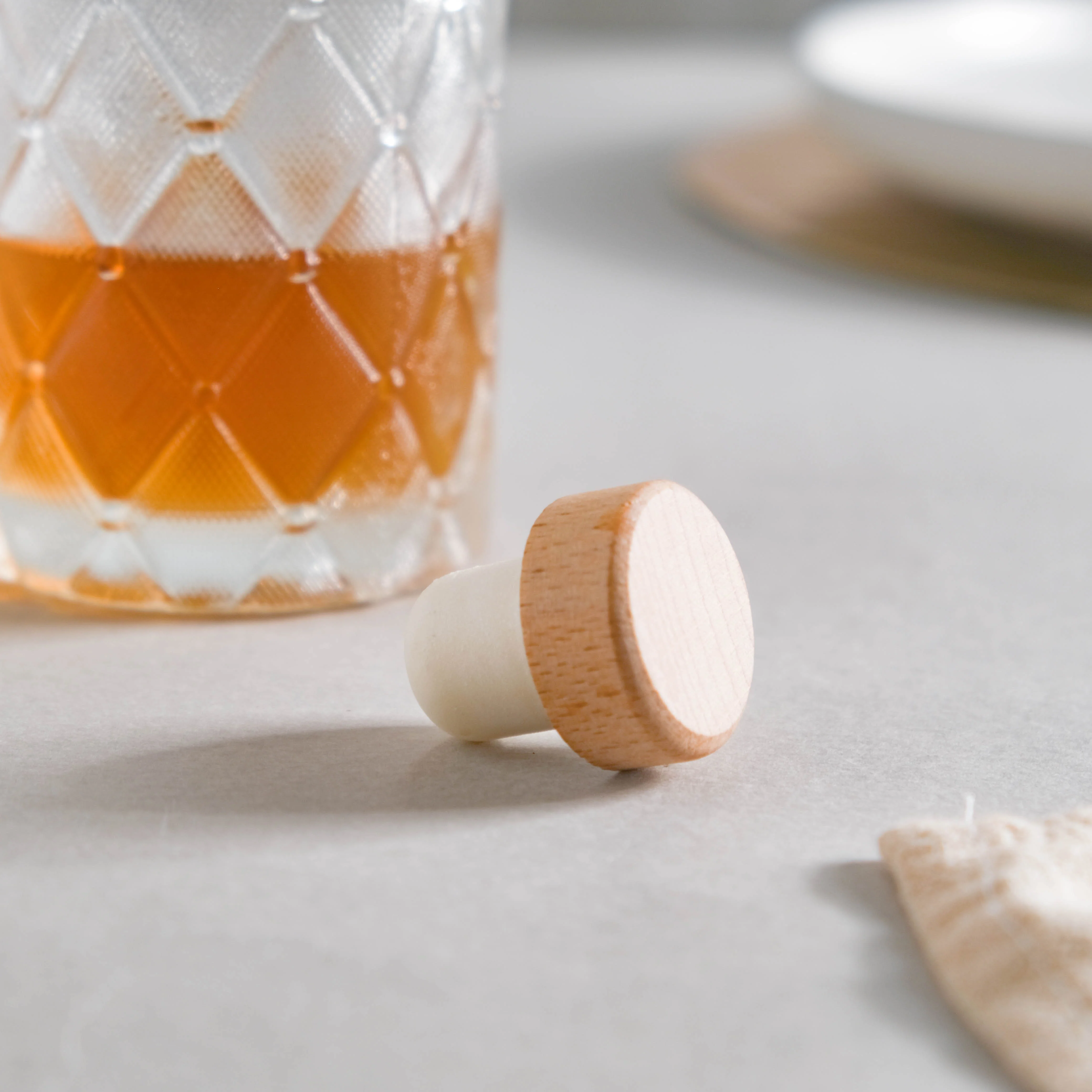 Rhombus Textured Decanter with Cork - Image 5