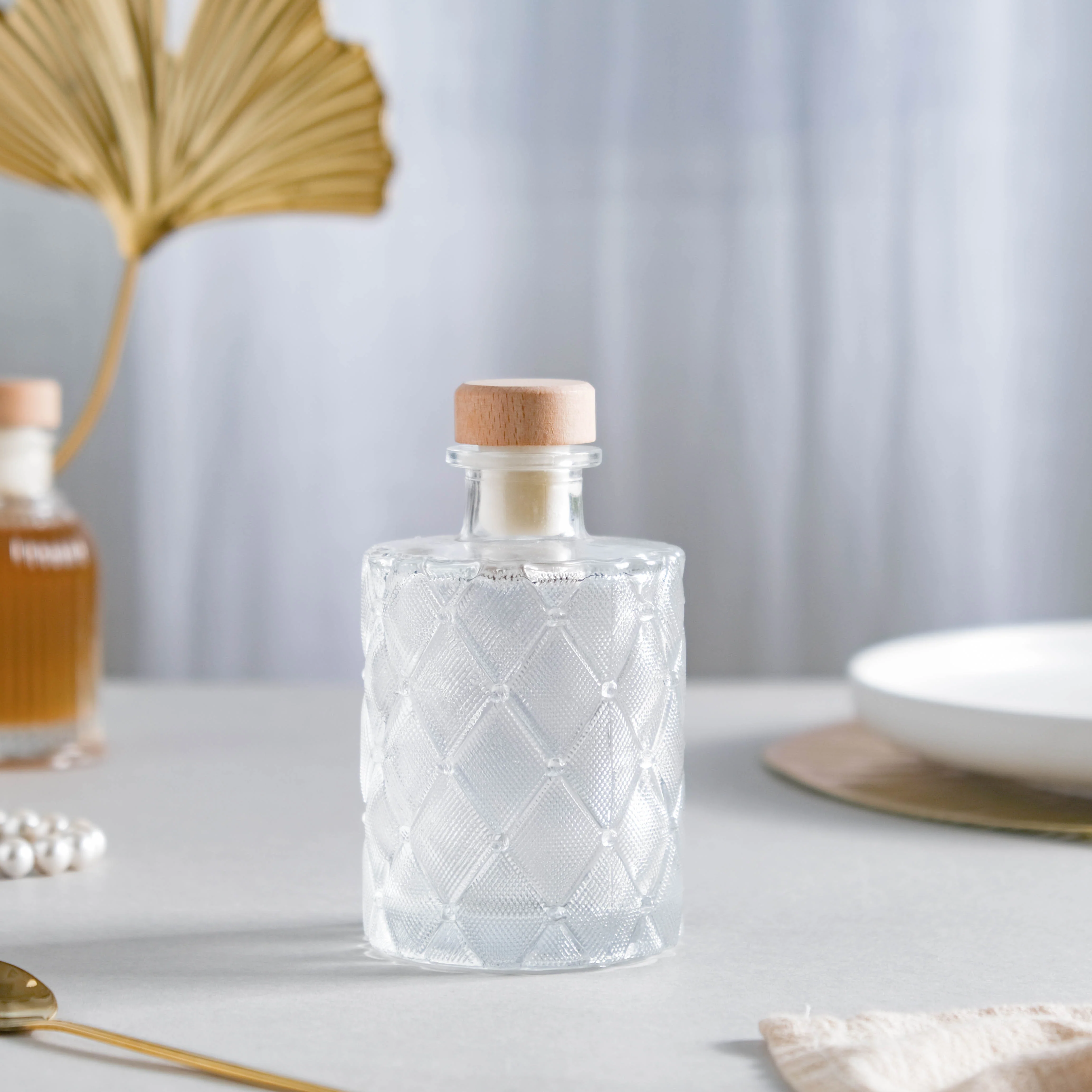 Rhombus Textured Decanter with Cork - Image 7