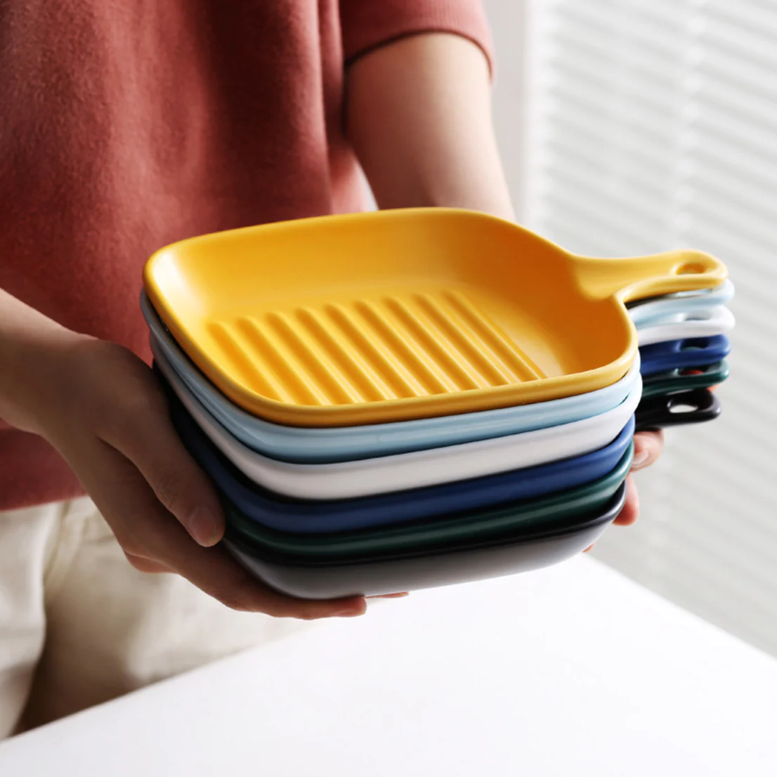 Ribbed Ceramic Baking Plate With Handle White 250 ml - Image 2