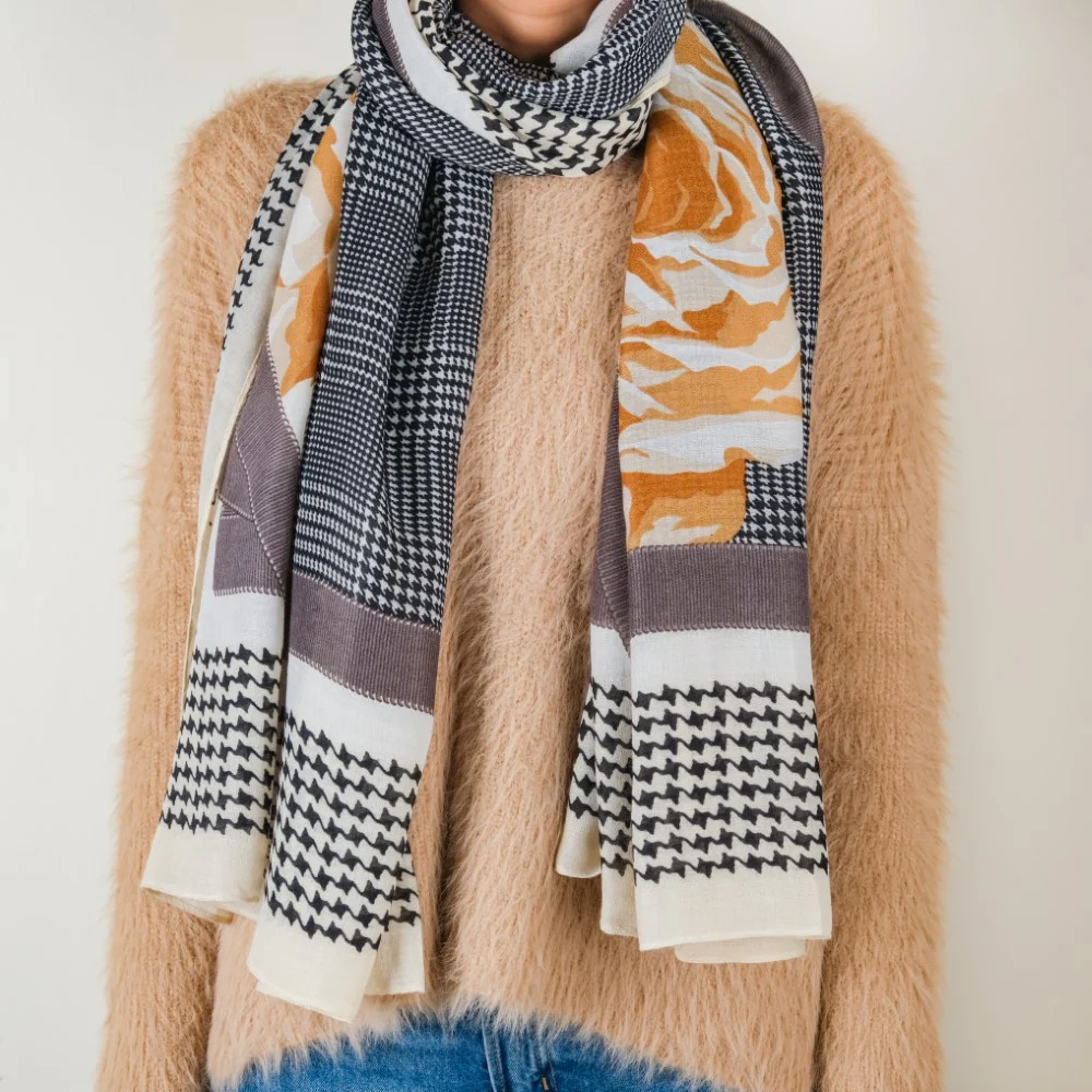 Rose Houndstooth Printed Winter Scarf - Image 6