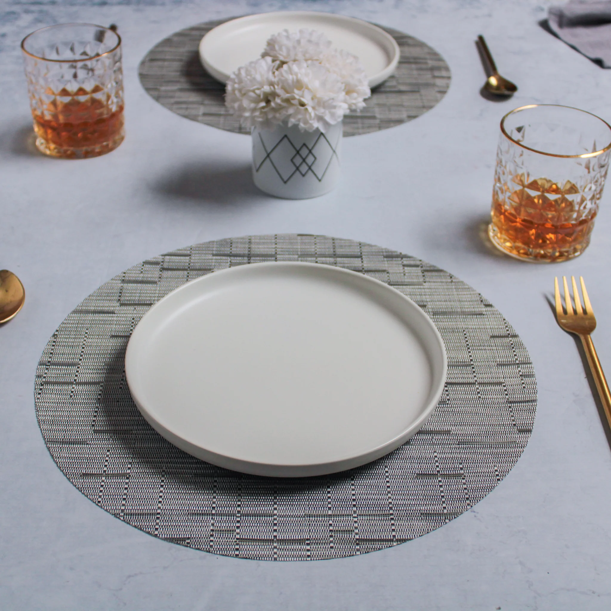 Round Placemat Grey White Set of 4 - Image 4