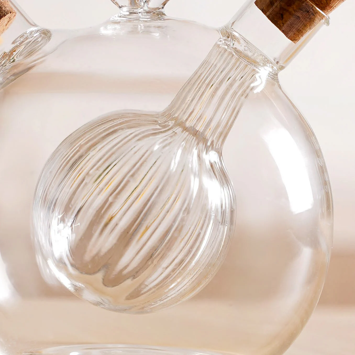 Round Reeded 2 in 1 Glass Oil Vinegar Dispenser Bottle - Image 5