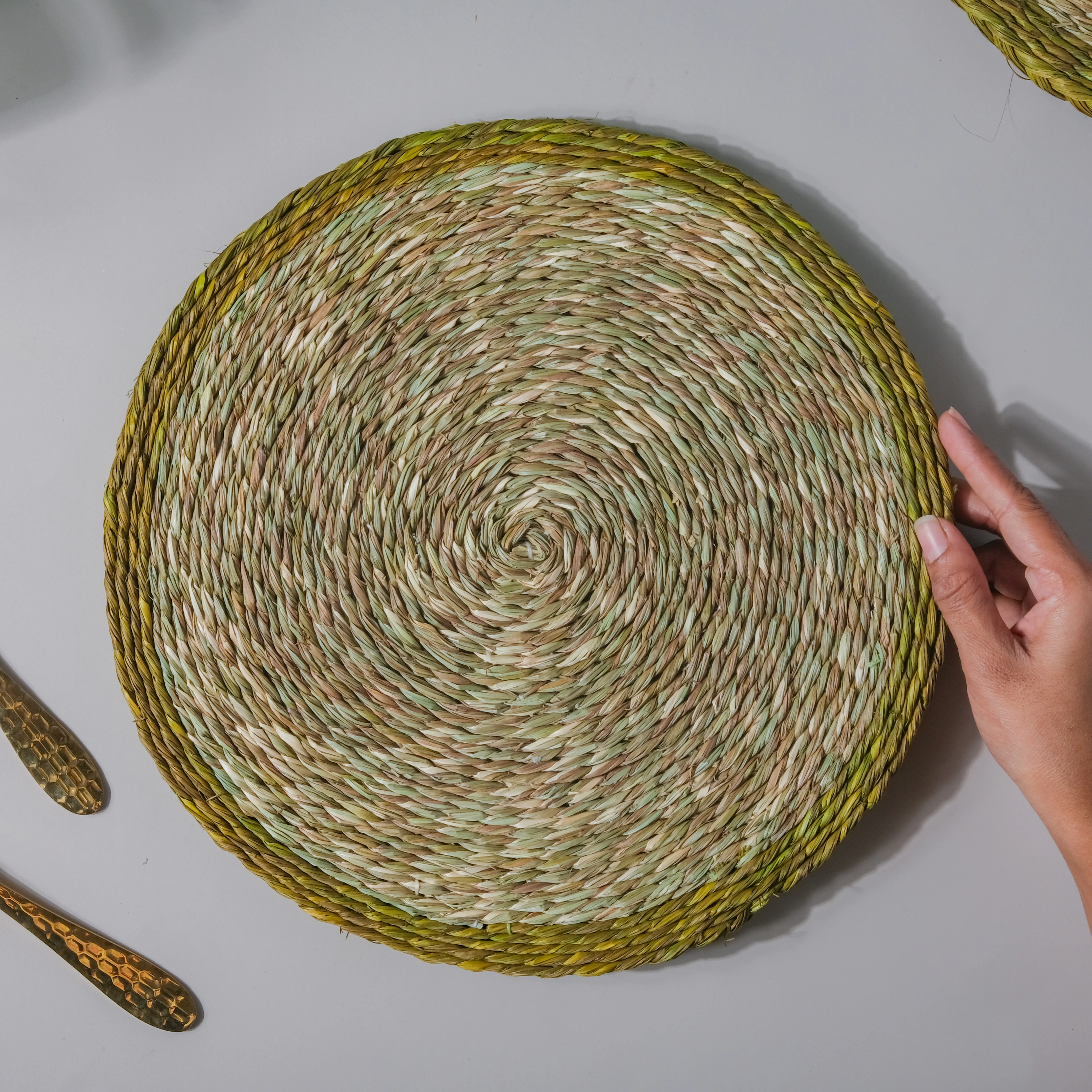 Round Sabai Trivet Green - Image 3