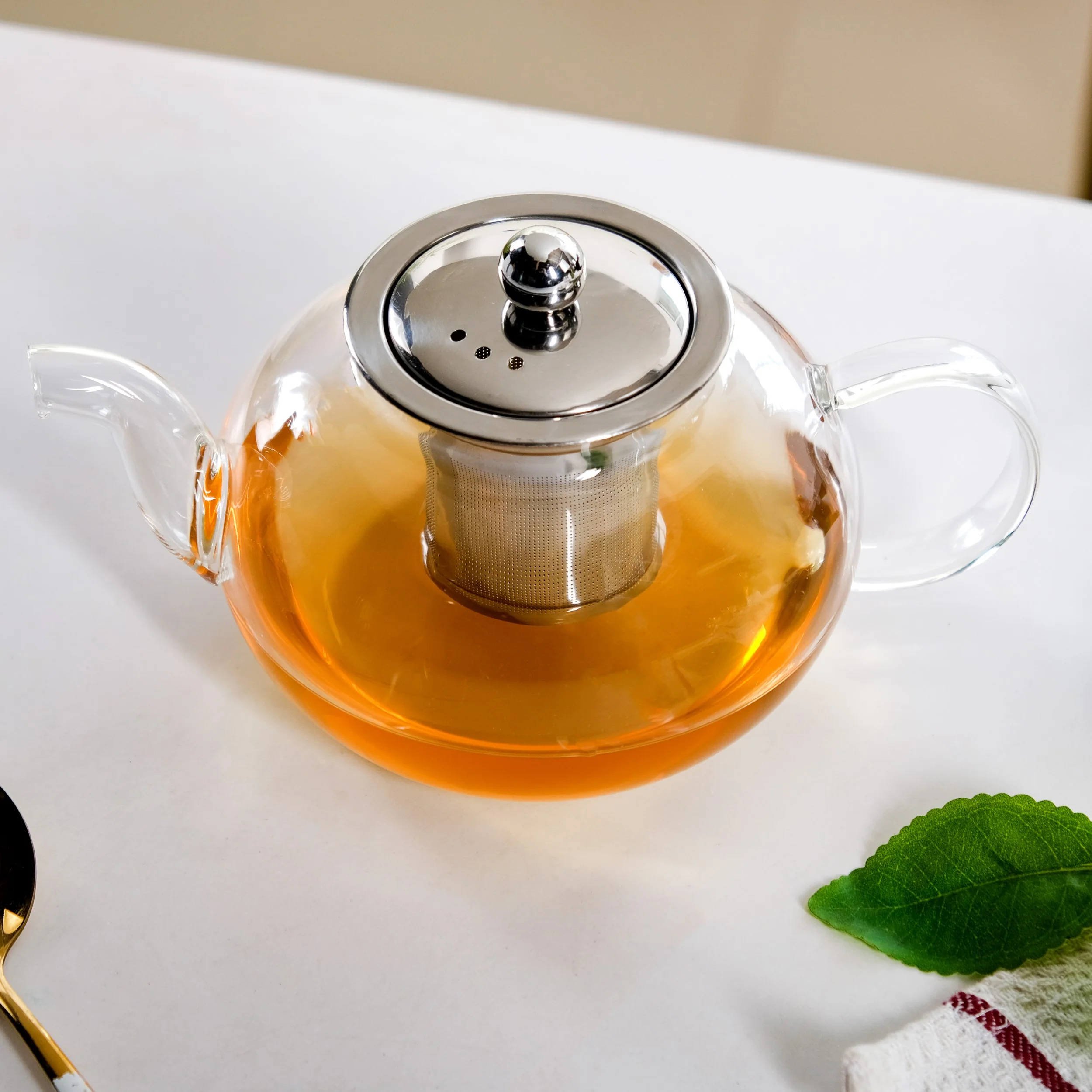 Round Transparent Teapot With Strainer 800ml - Image 5