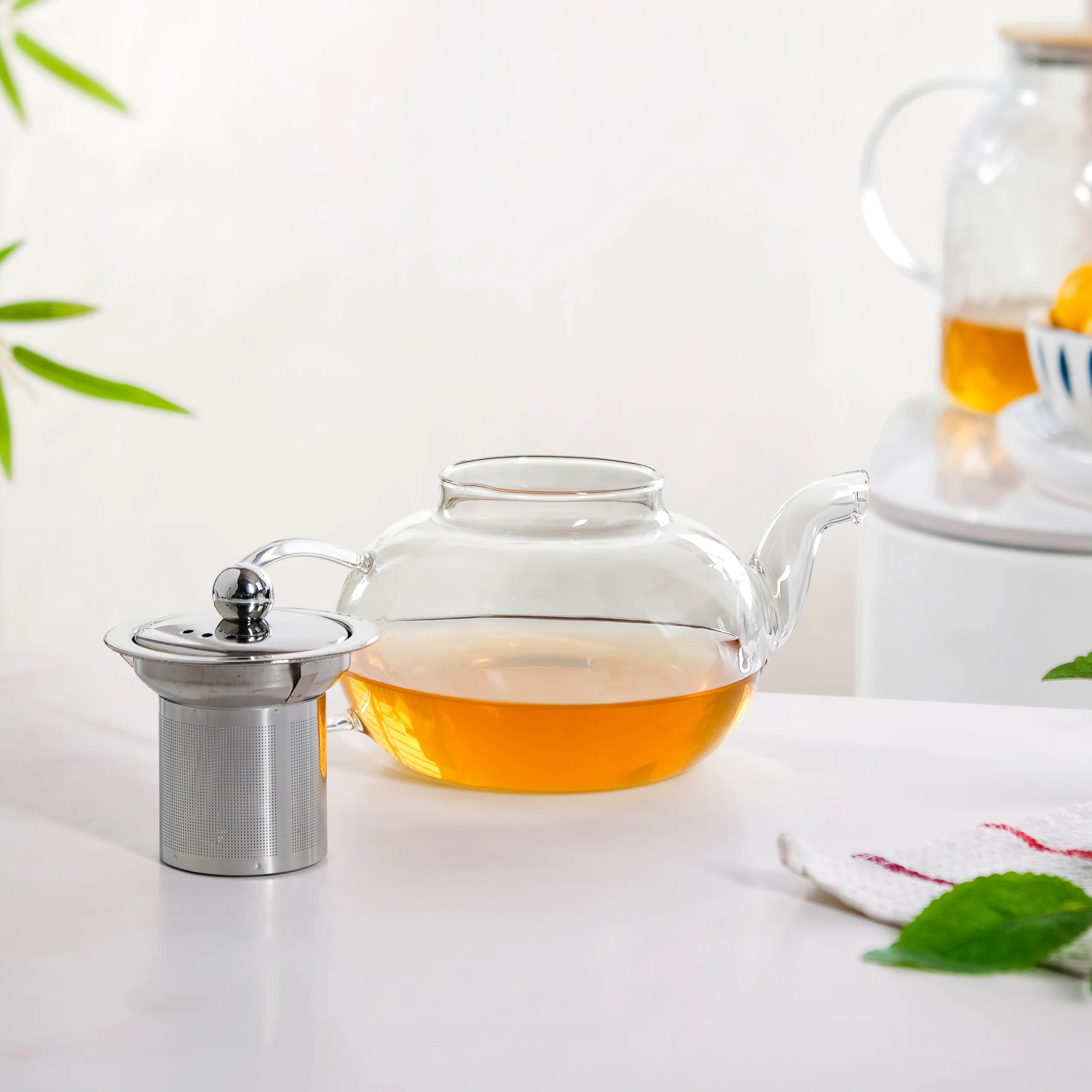 Round Transparent Teapot With Strainer 800ml - Image 6