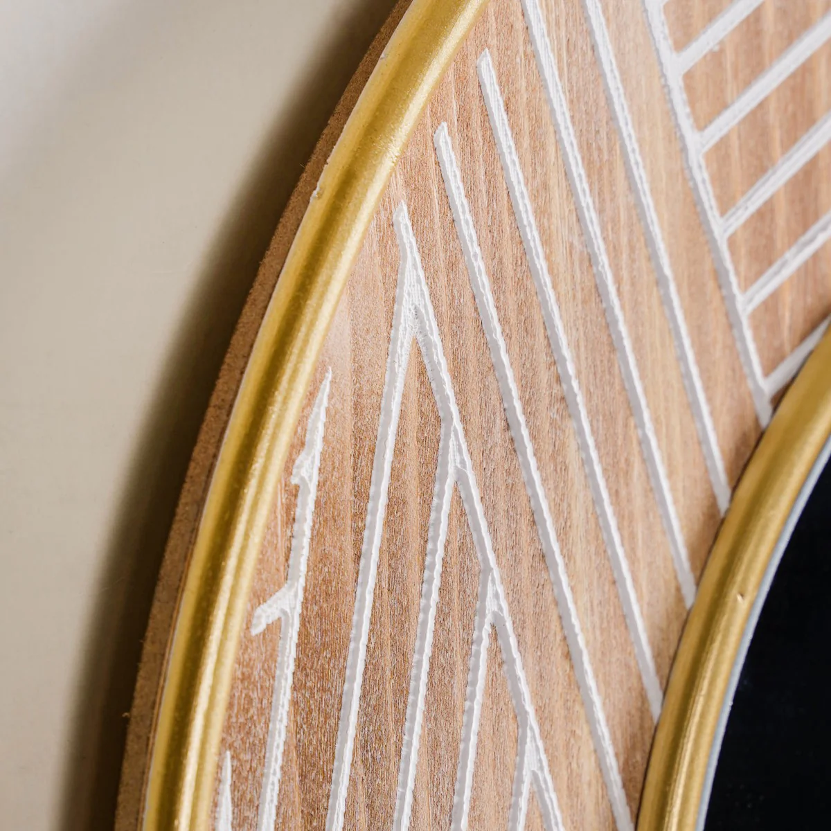 Round Wall Mirror With Metal And Wooden Detailing 19 Inch - Image 10