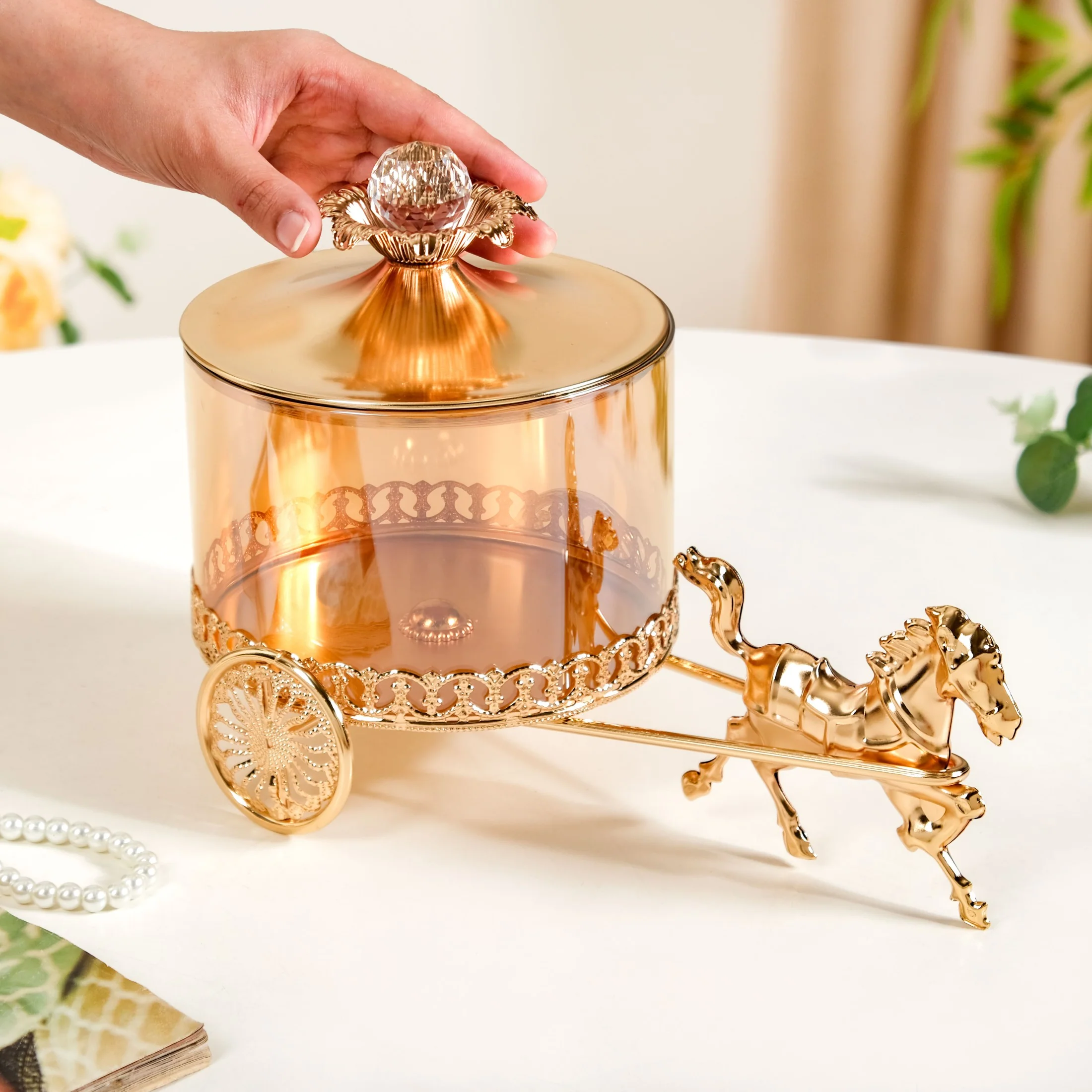 Royalcore Carriage Candy Jar - Image 2