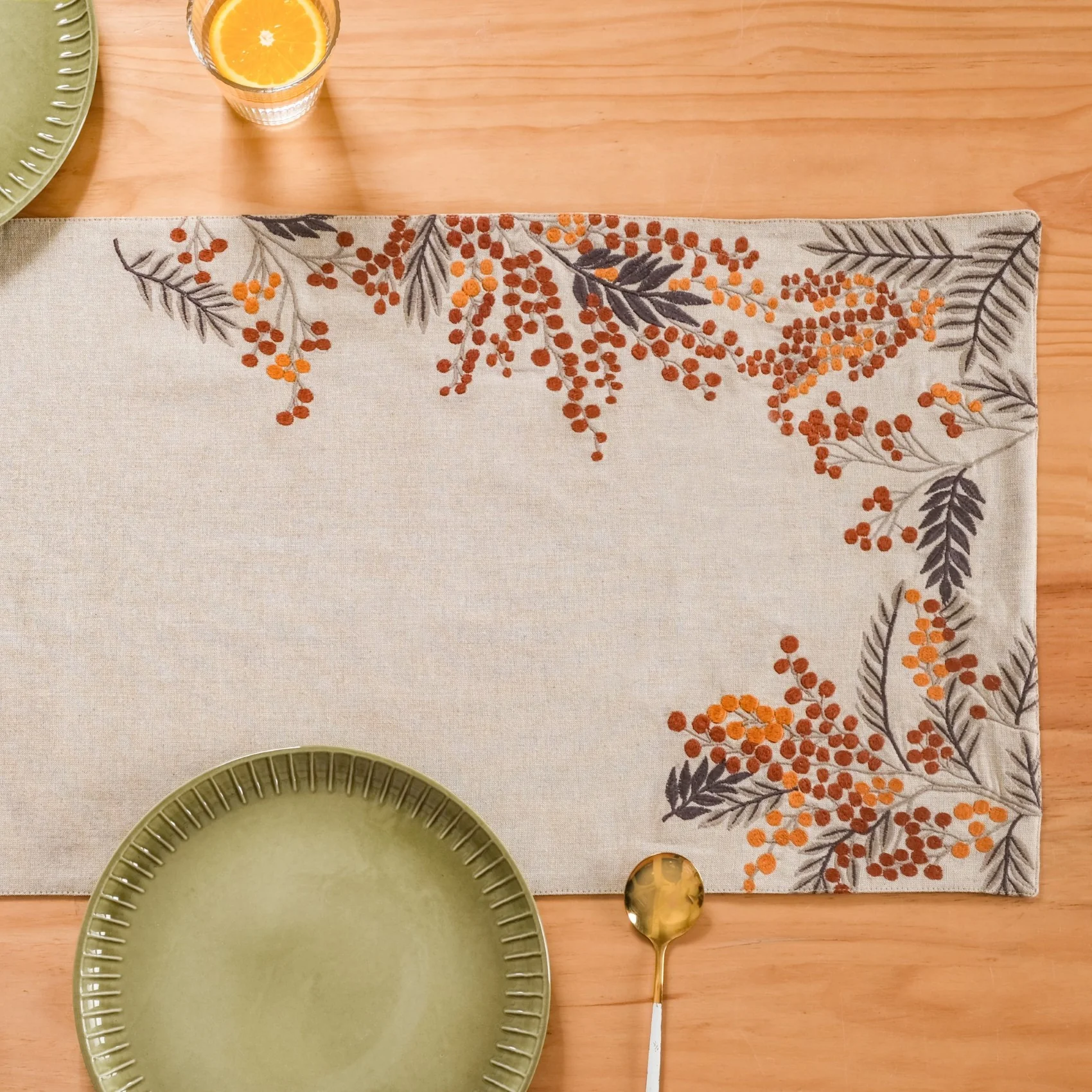 Rustic Charm Wild Berry Cotton Table Runner - Image 7