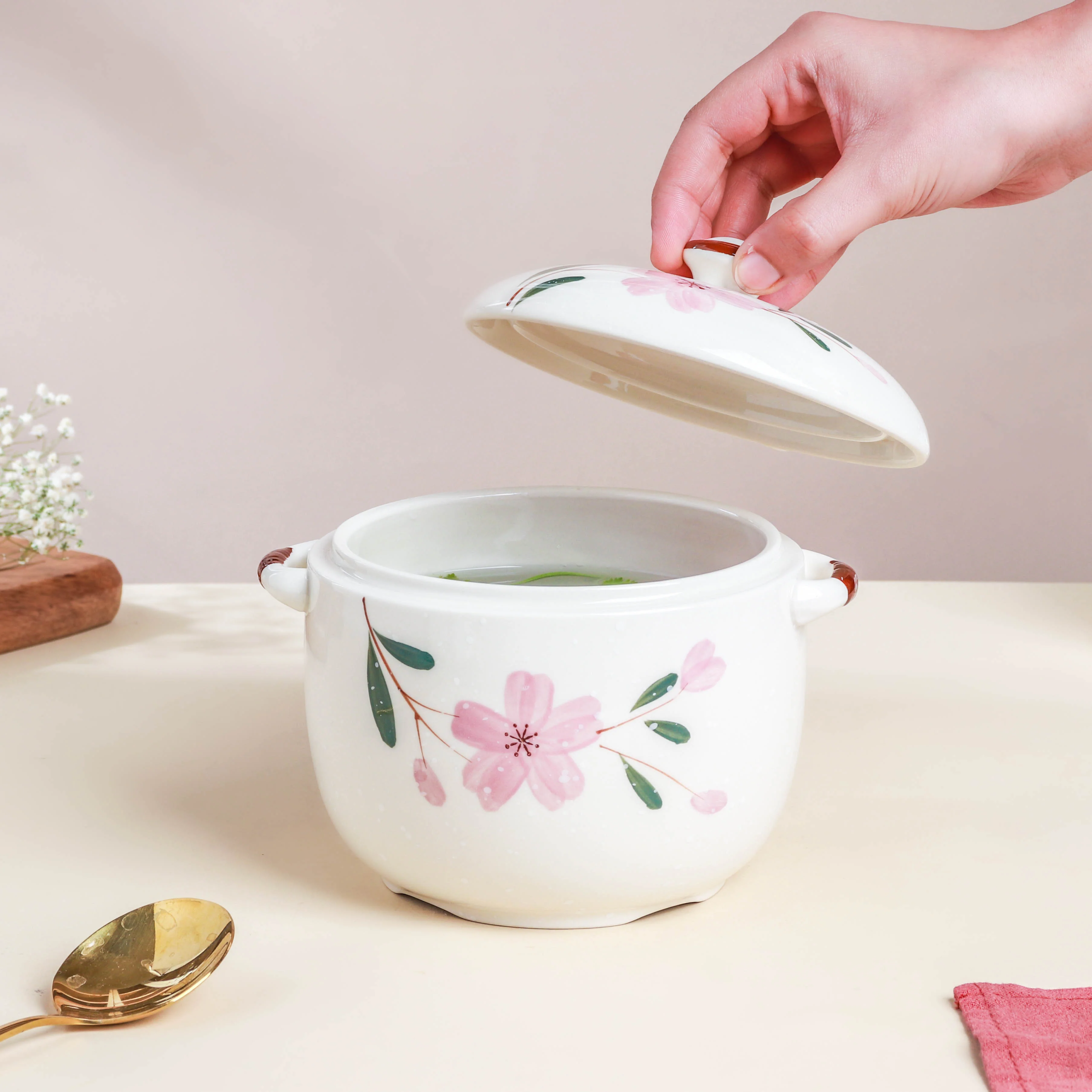 Sakura White Casserole Pot Medium - Image 4