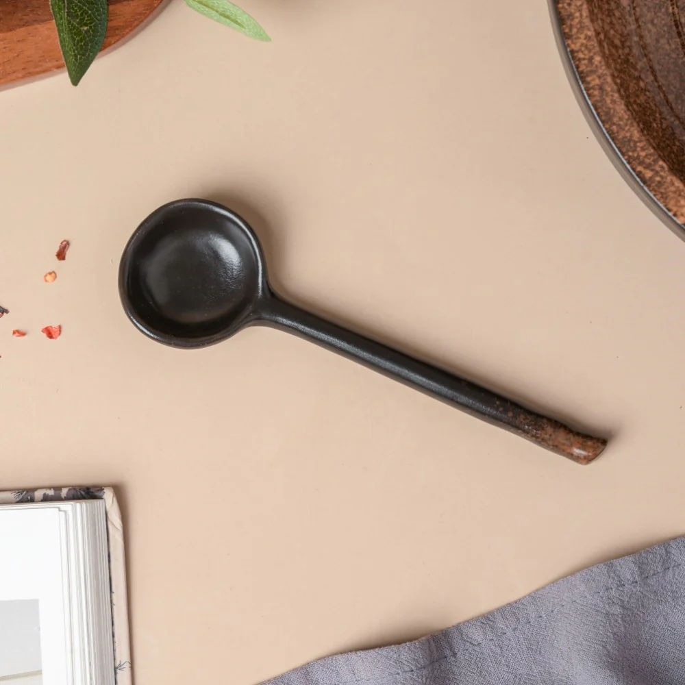 Savanna Stoneware Spoon Black And Brown - Image 3