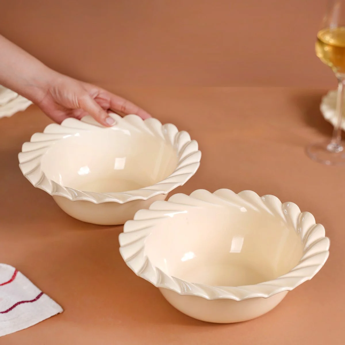 Scallop Vanilla White Serving Bowl Set Of 2 1000ml - Image 2