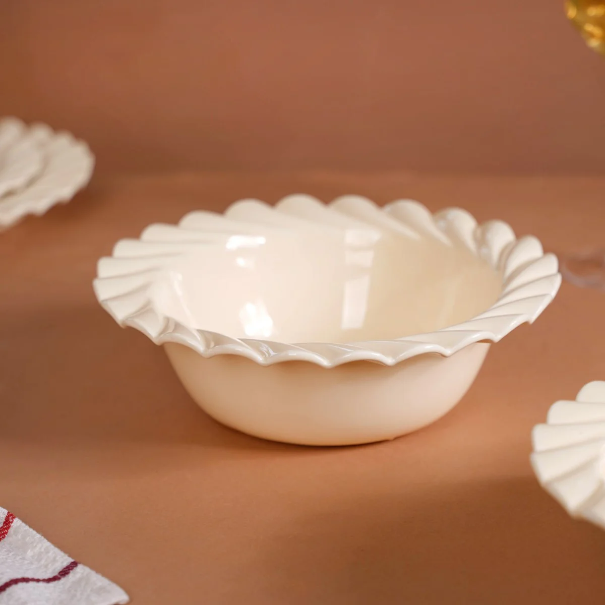 Scallop Vanilla White Serving Bowl Set Of 2 1000ml - Image 3