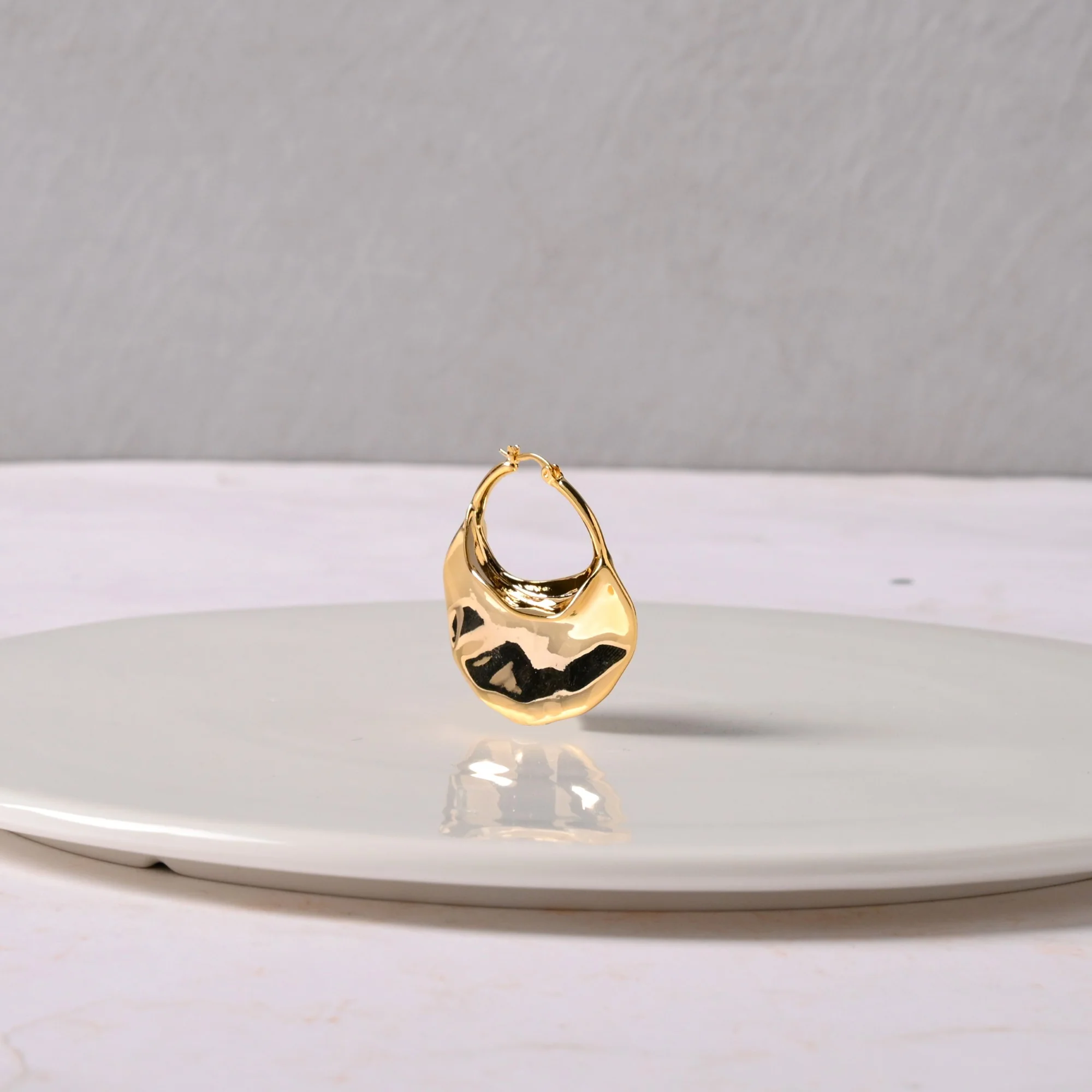 Sculpted Arc Hoop Earrings Gold - Image 2