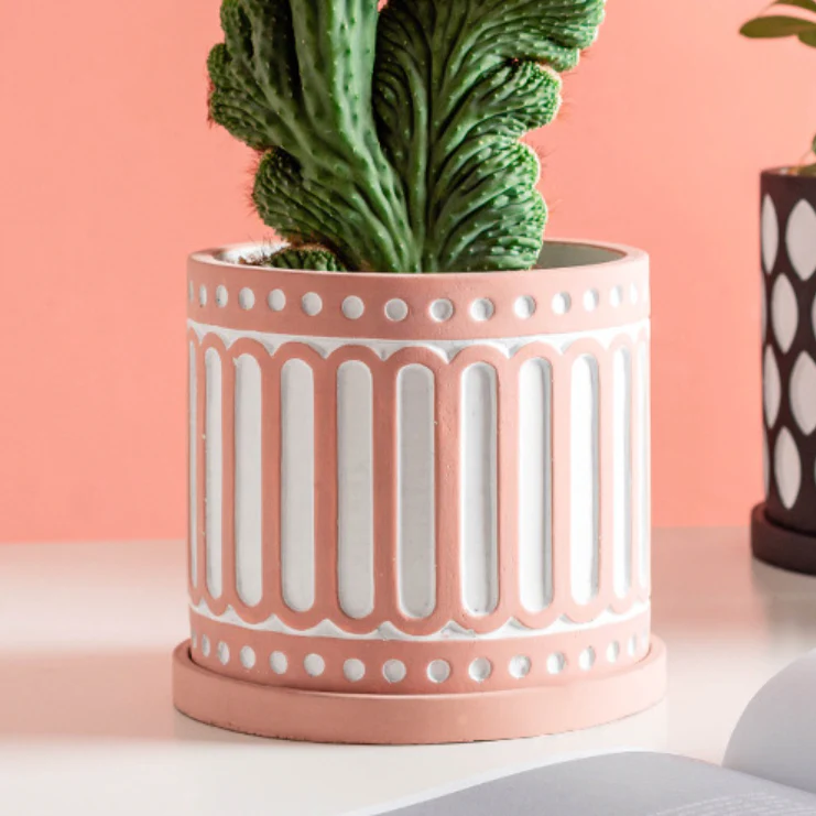 Sculpted Ceramic Pot With Plate - Image 7