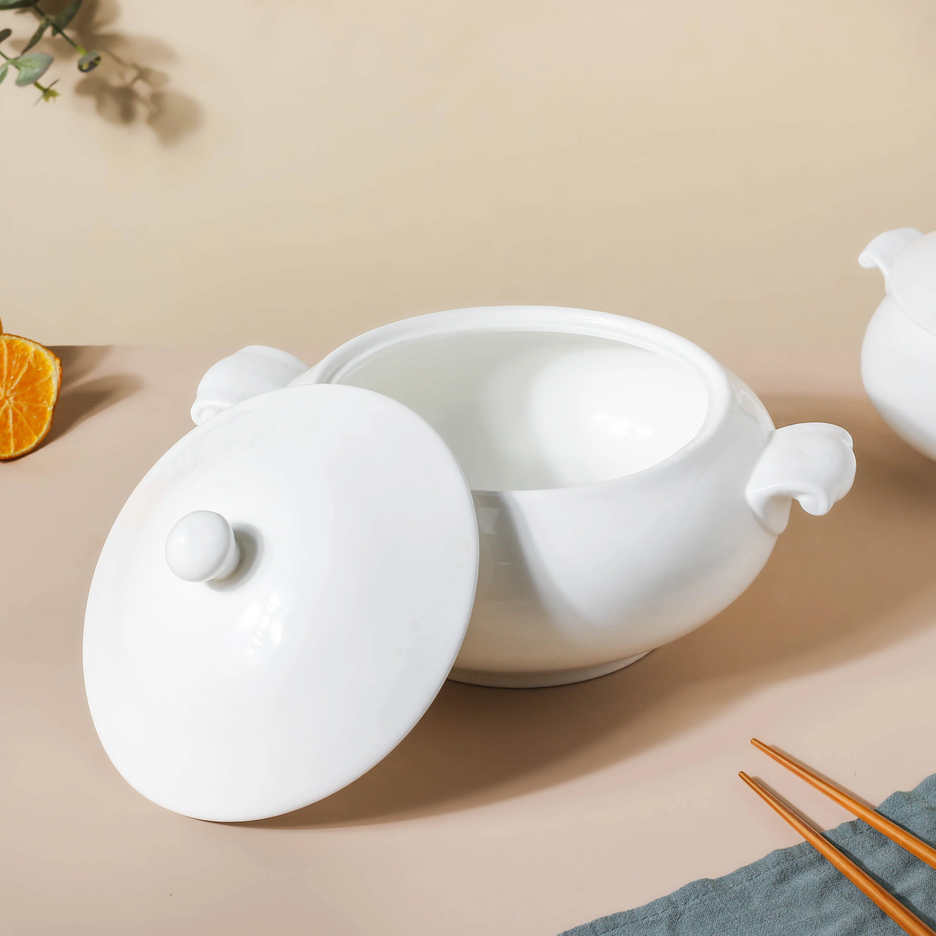 Serena Pearly White Serving Bowl With Lid Large 2.3 L - Image 3