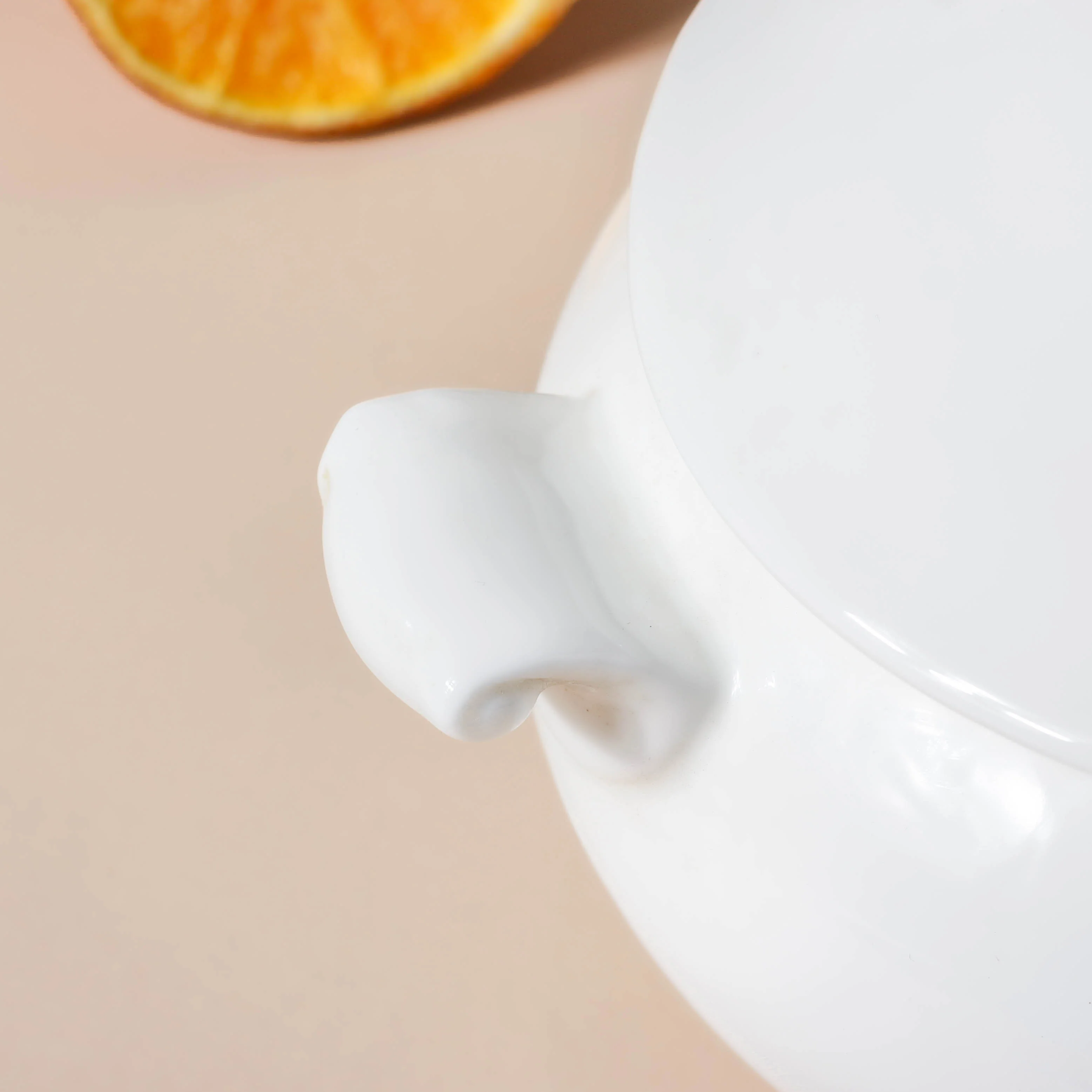 Serena Pearly White Serving Bowl With Lid Large 2.3 L - Image 4
