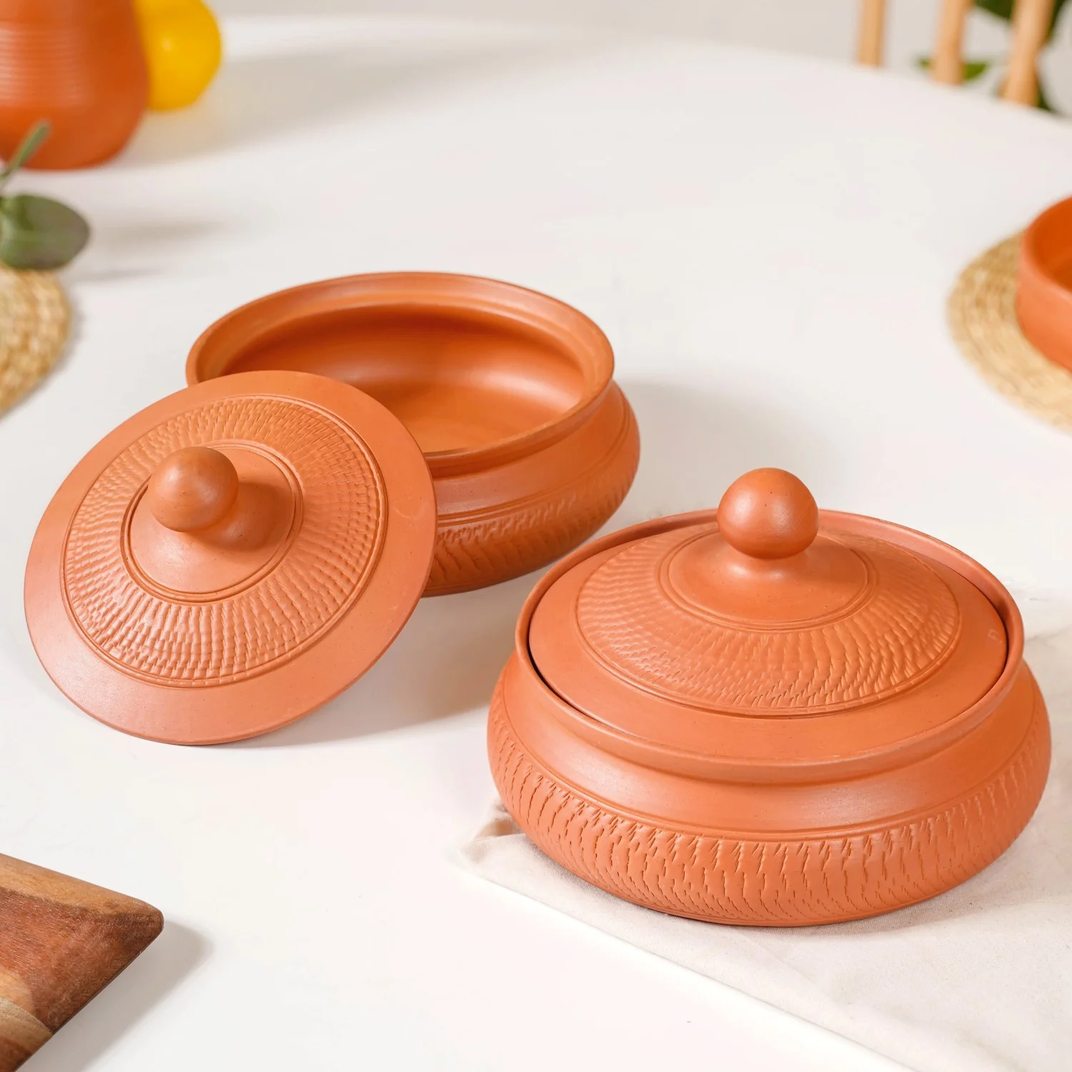 Set Of 2 Engraved Terracotta Serving Bowls With Lid 1400ml - Image 10