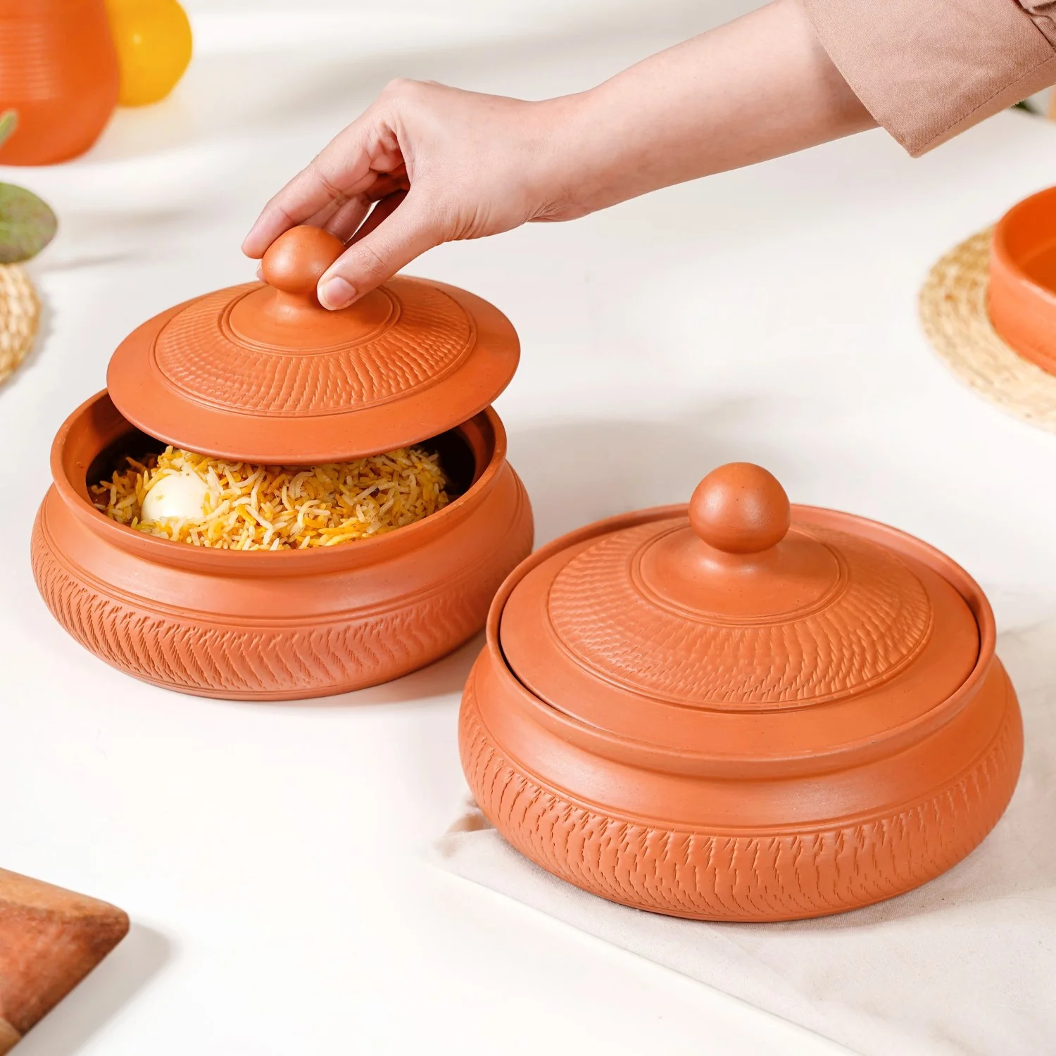 Set Of 2 Engraved Terracotta Serving Bowls With Lid 1400ml - Image 3