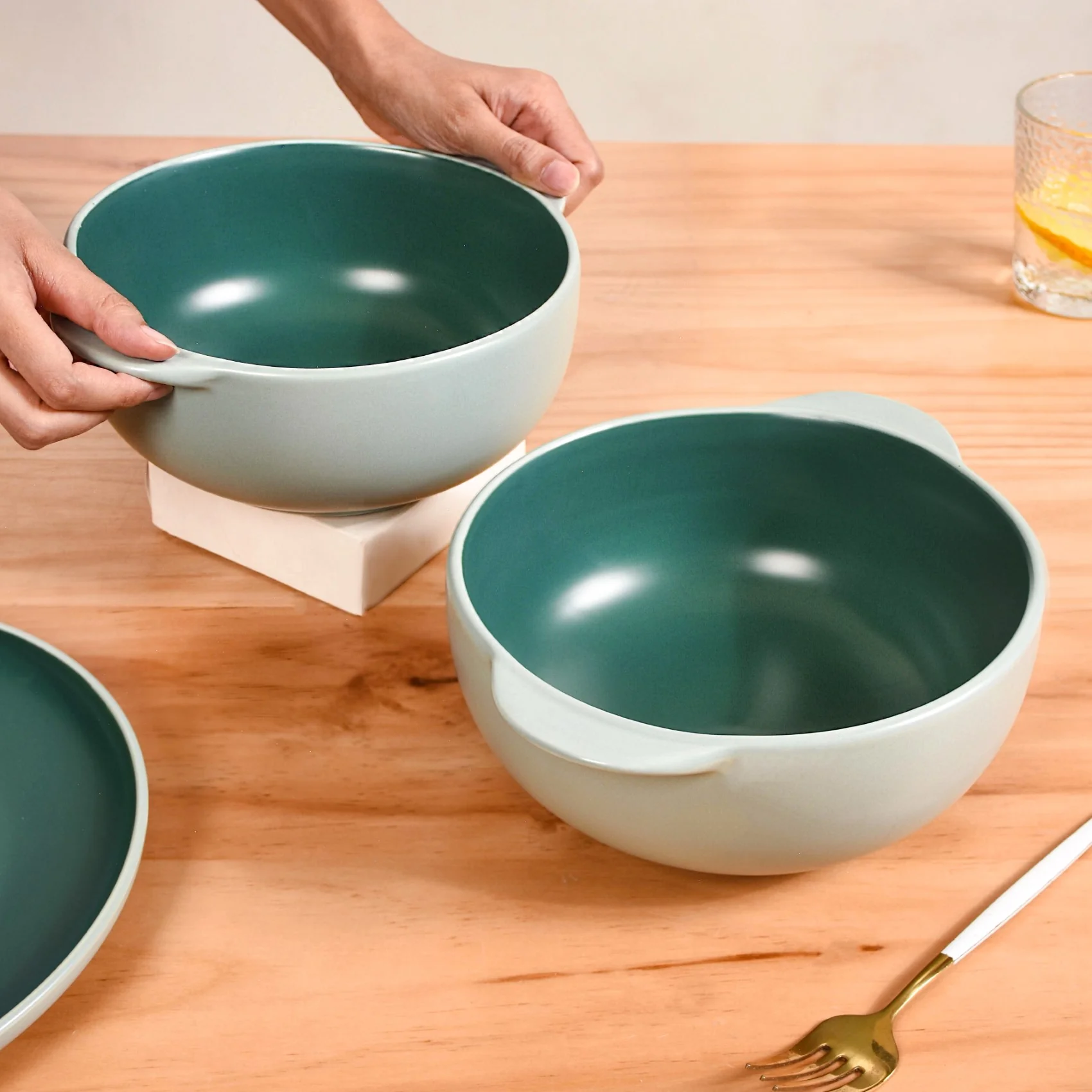 Set Of 2 Zoella Green Serving Bowls With Handles 1900ml - Image 2