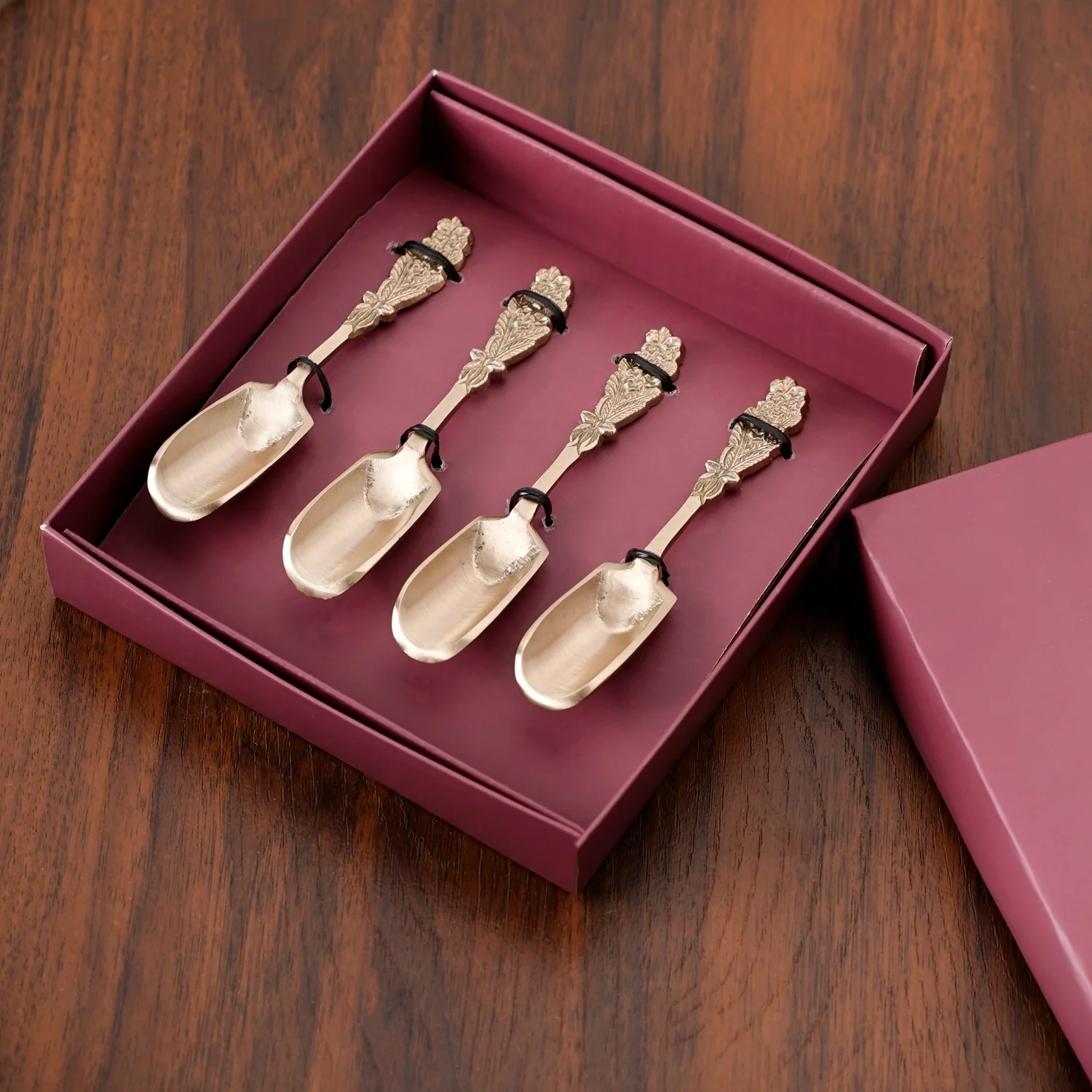 Set Of 4 Embossed Leaf Design Dessert Spoons - Image 2
