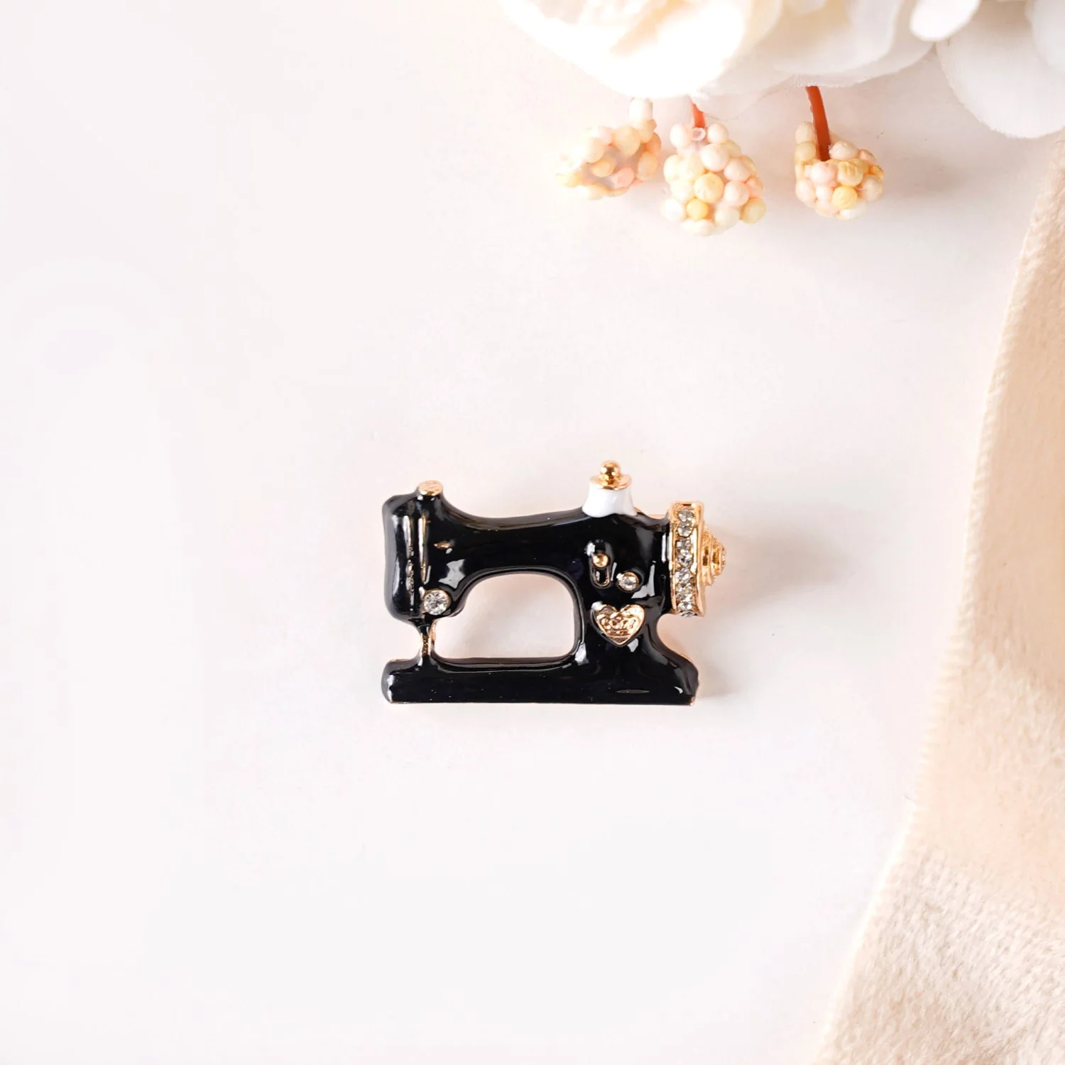 Sewing Machine Brooch Black - Image 2