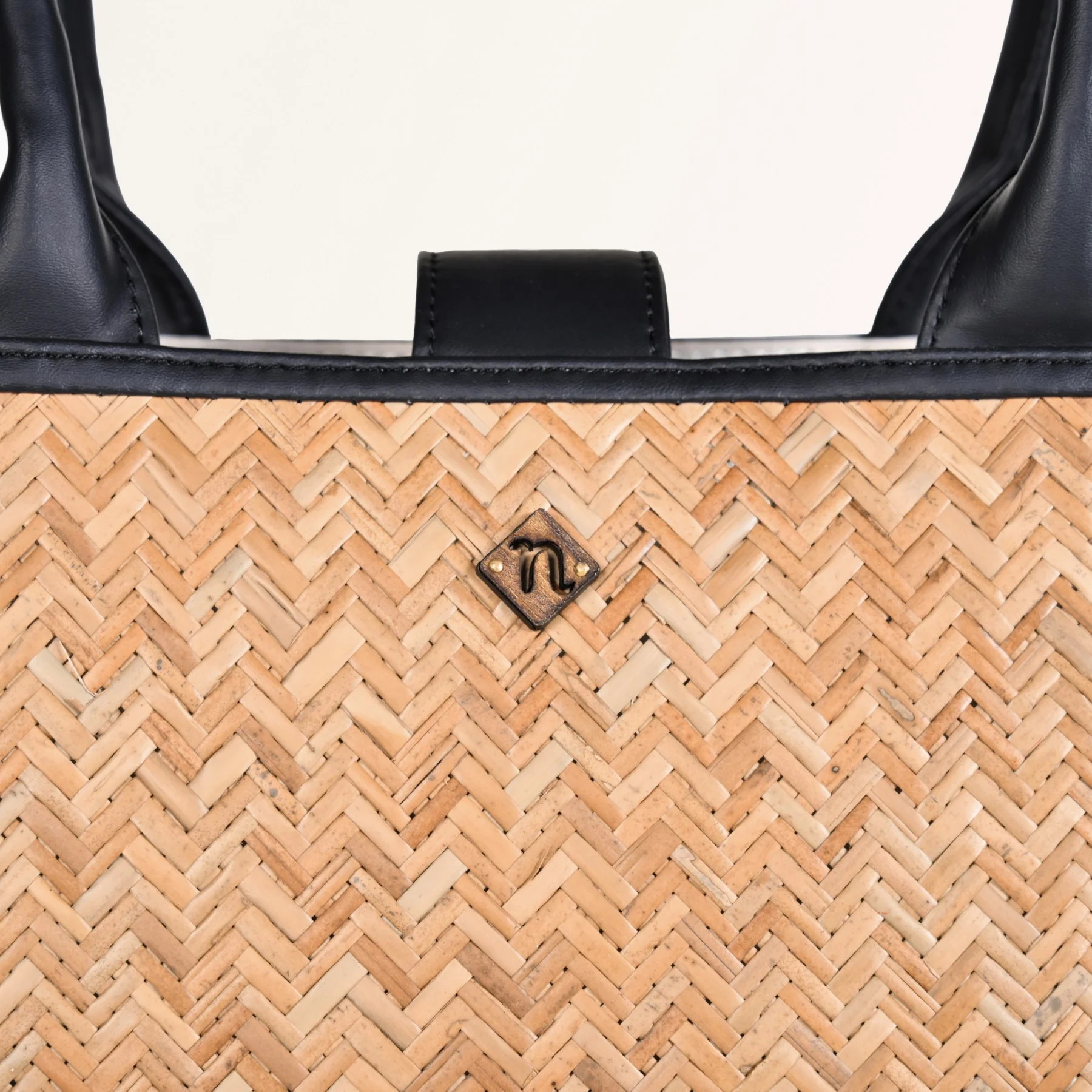 BreezeBag Carryall Black Tote - Image 7