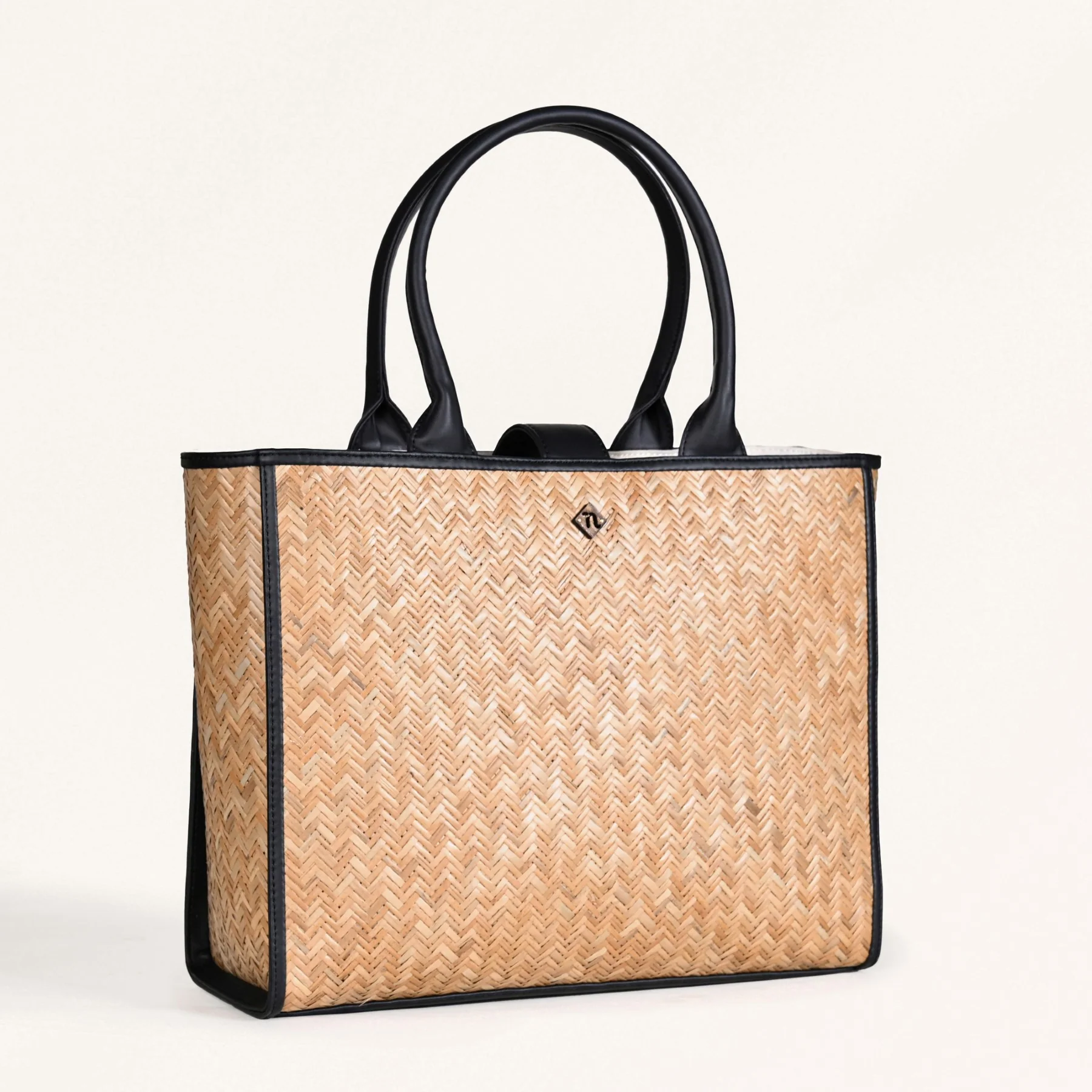 BreezeBag Handwoven Carryall Tote Black - Image 15