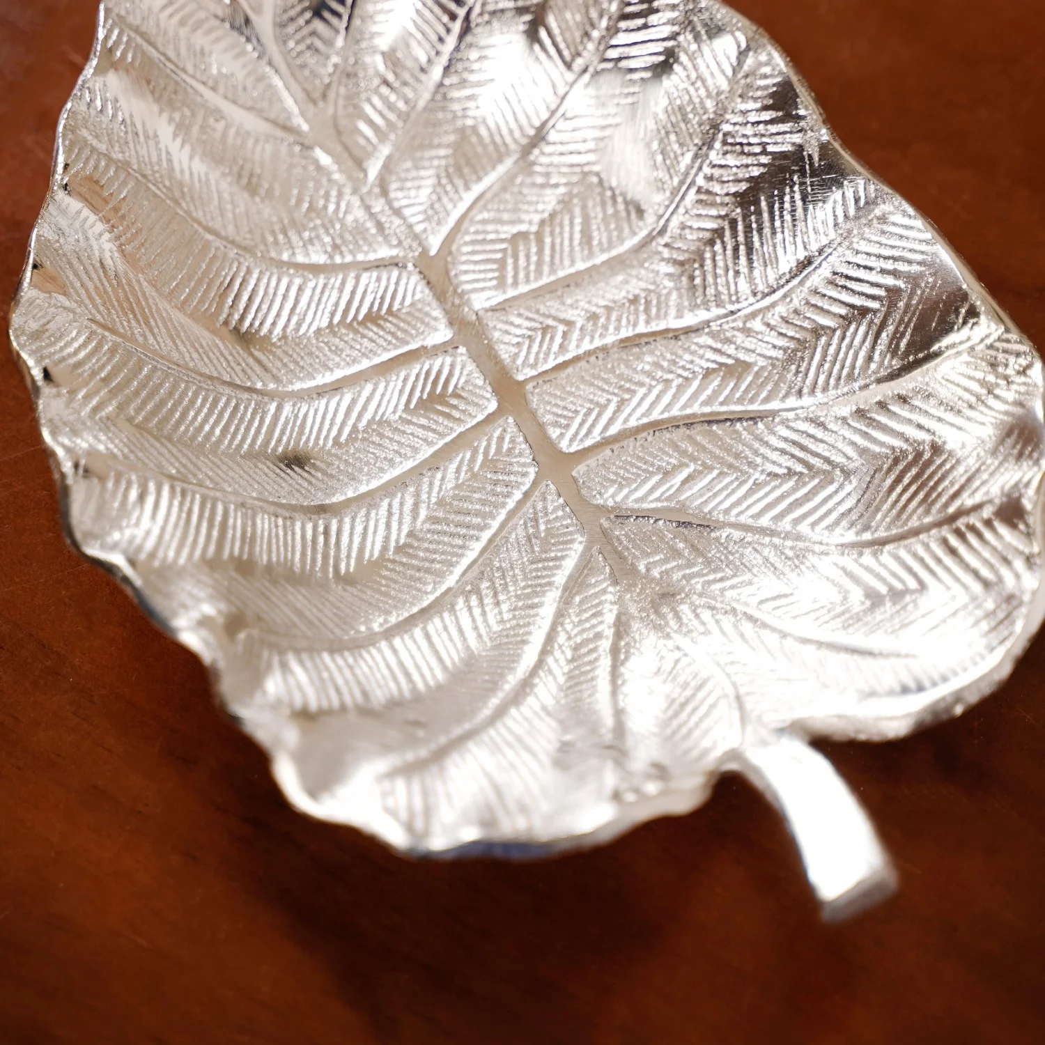 Silver Colocasia Leaf Metal Tray Set Of 2 - Image 8