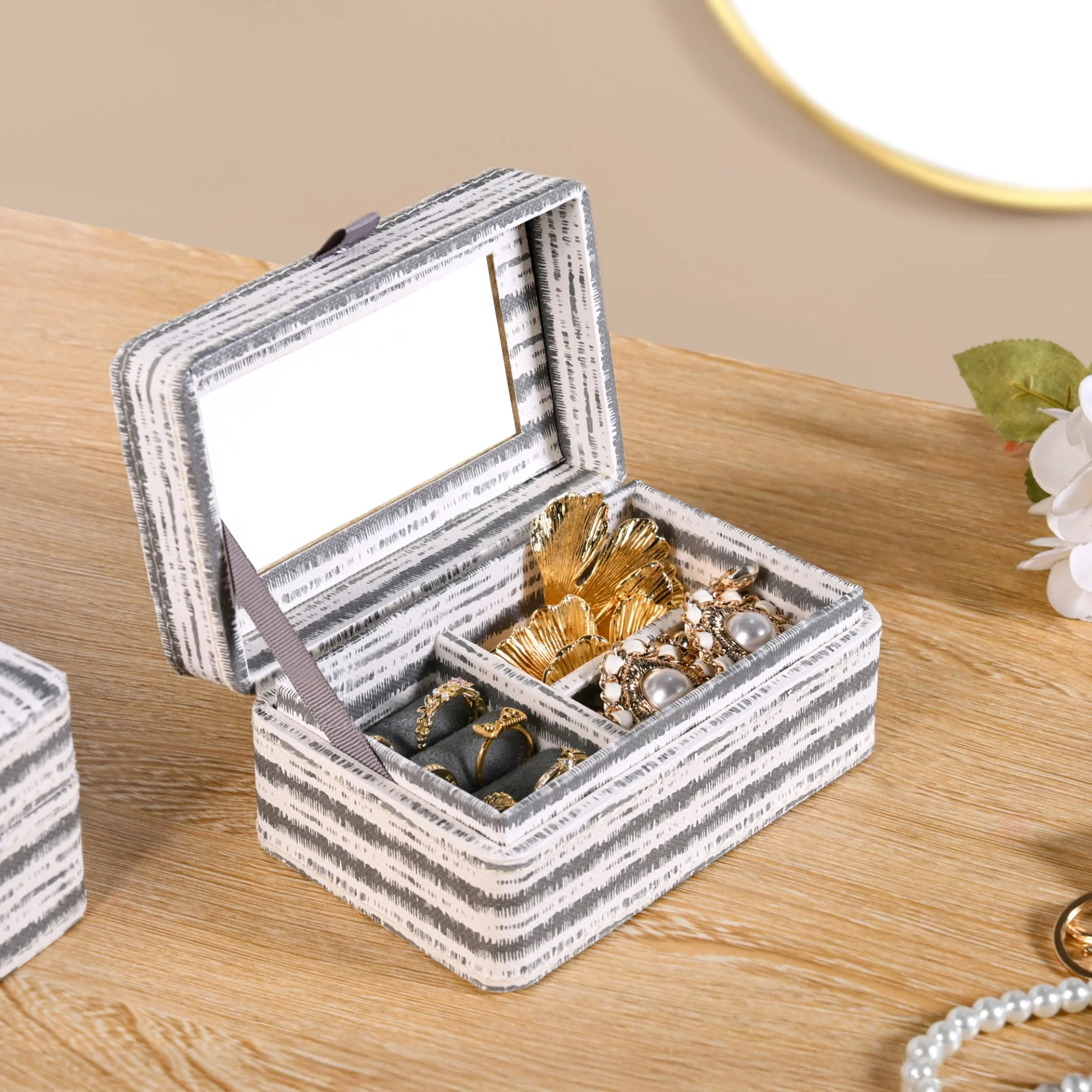 SlateLine Portable Jewellery Box With Mirror - Image 8