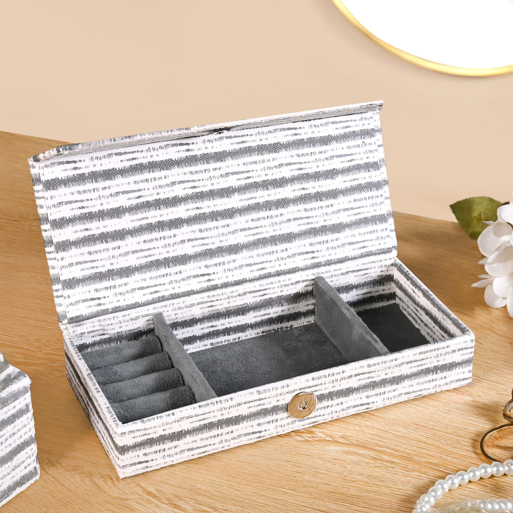 SlateLine Travel Friendly Sectioned Trinket Case - Image 2