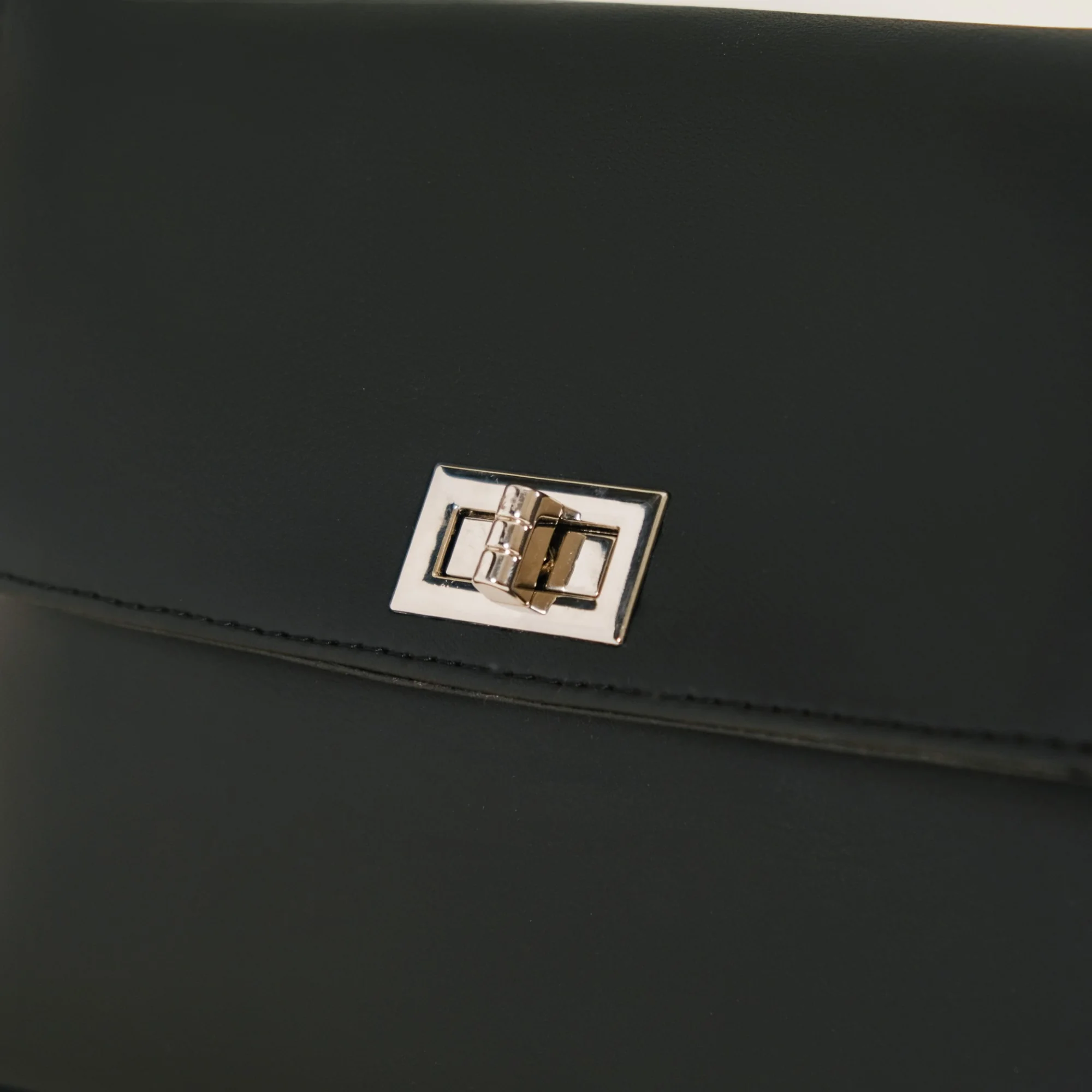 Sleek Black Shoulder Bag For Women - Image 13